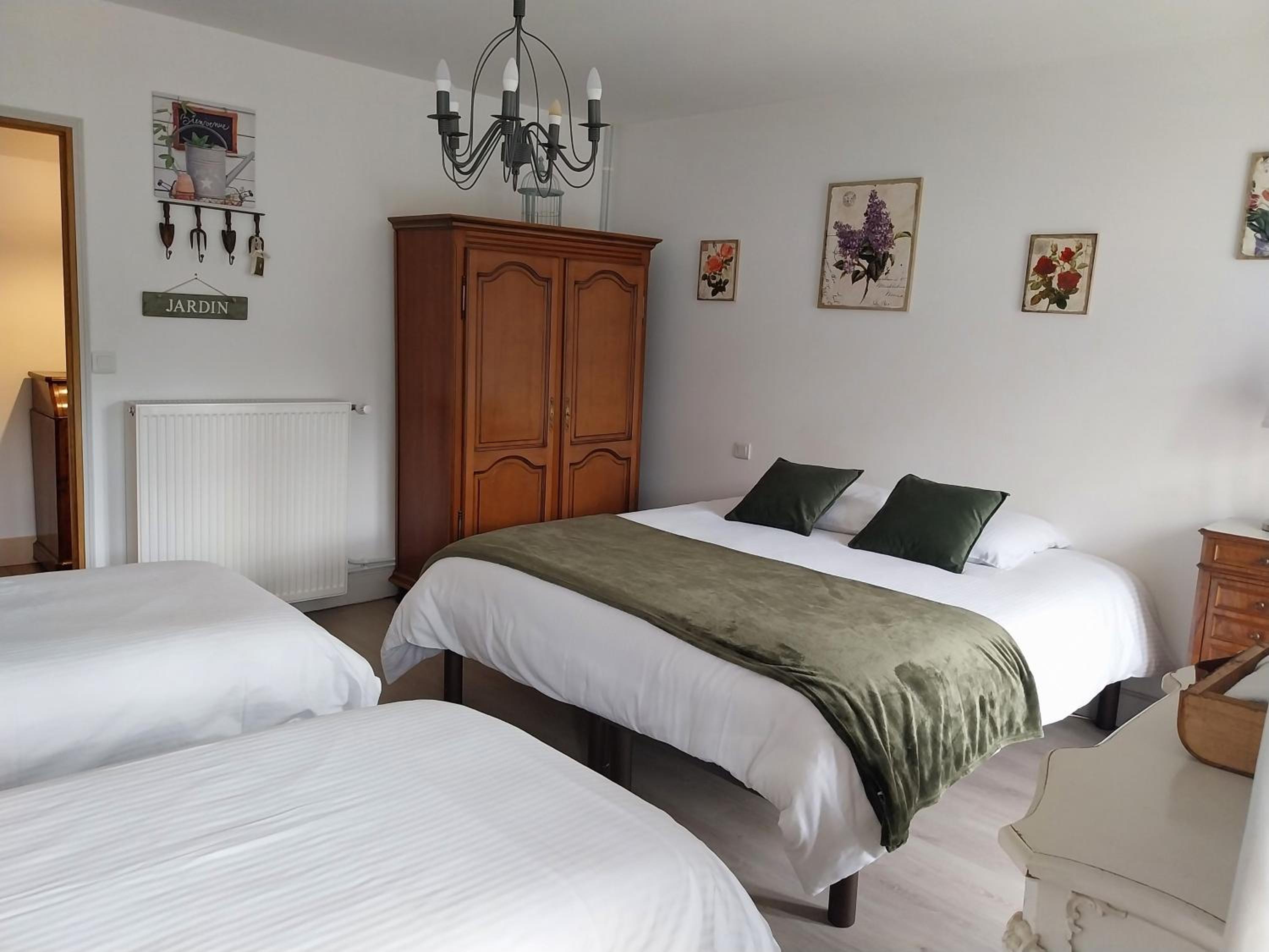 Superior Triple Room photo 3