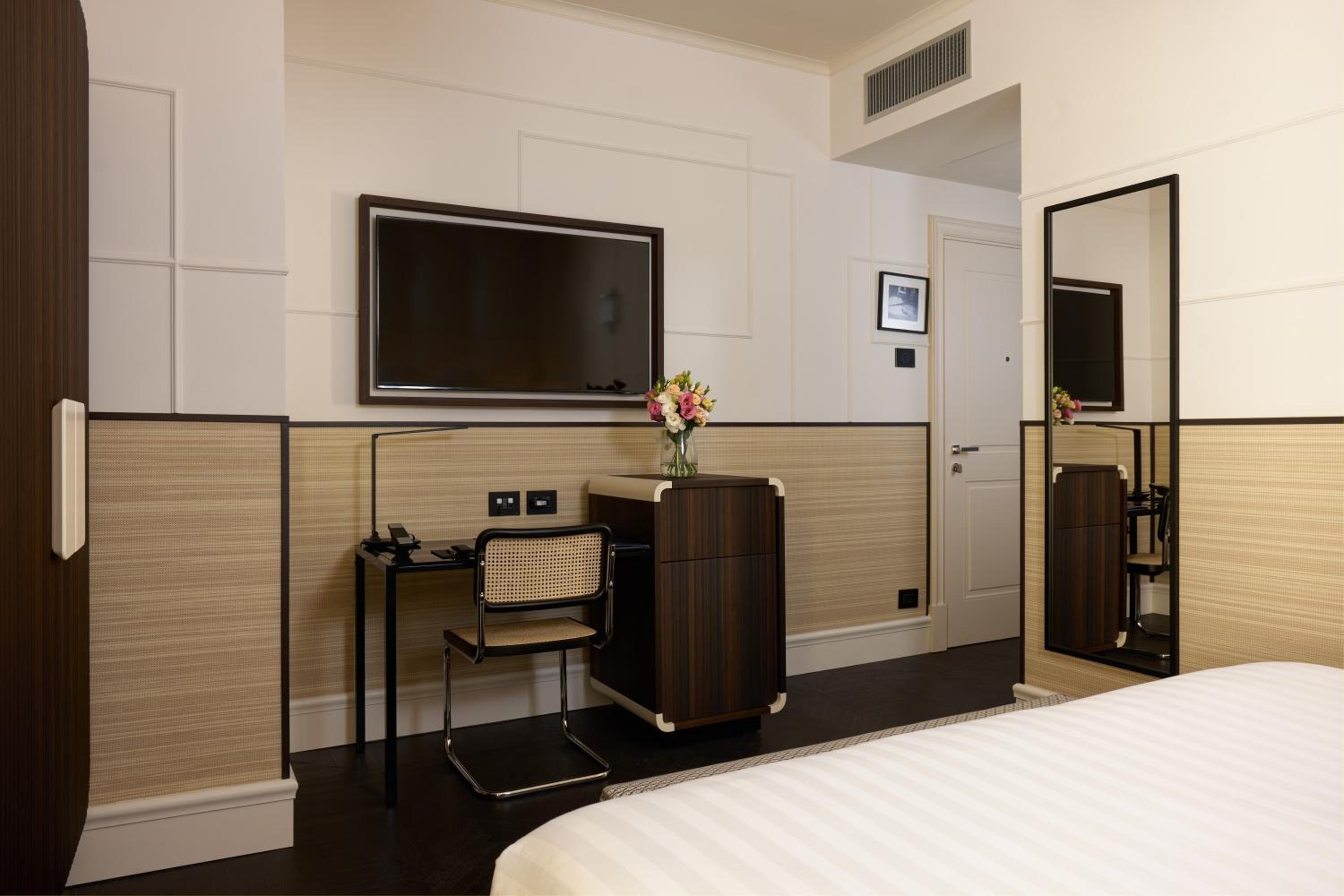 Classic Double or Twin Room photo 3