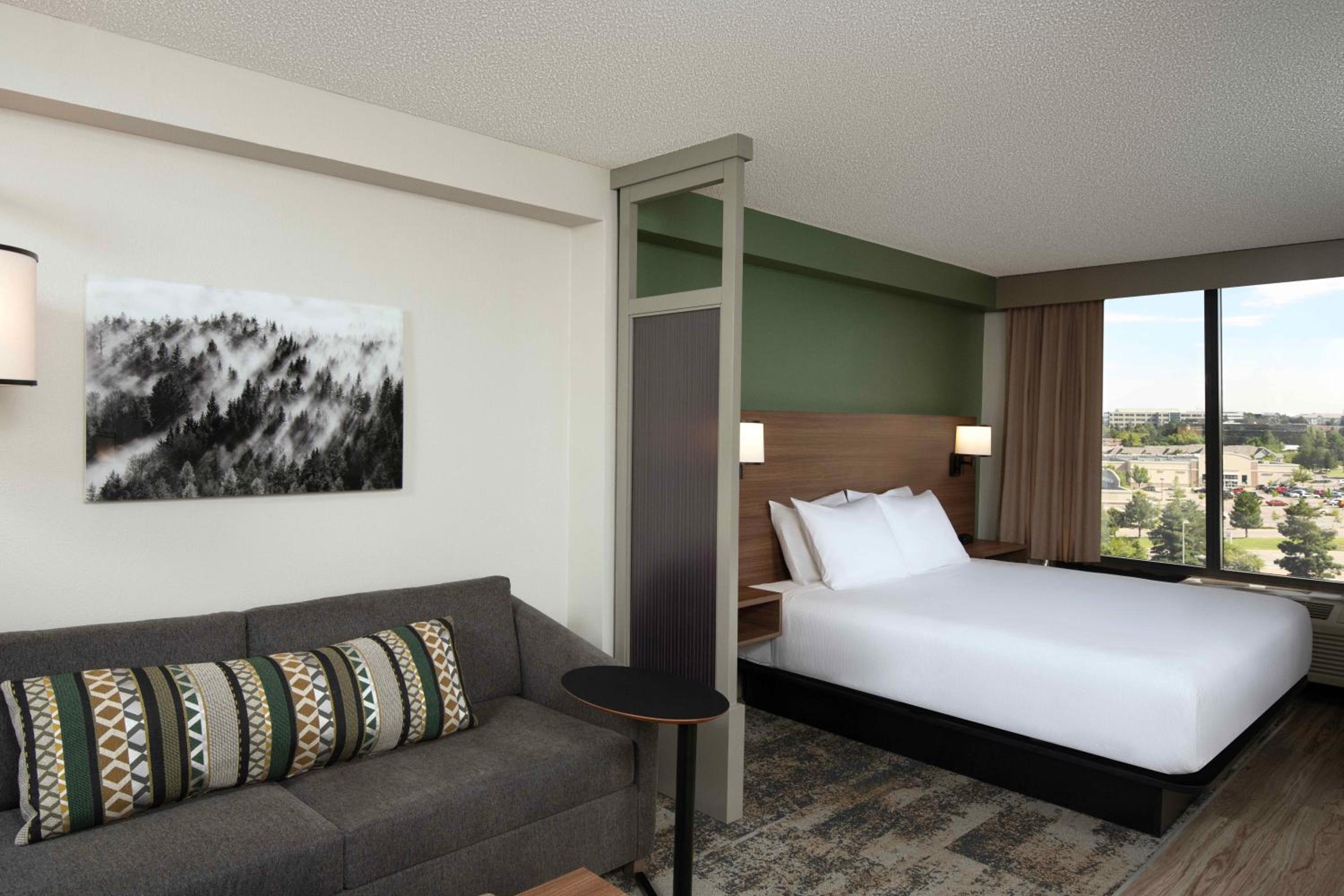 King Room with Sofa Bed - Photo 6