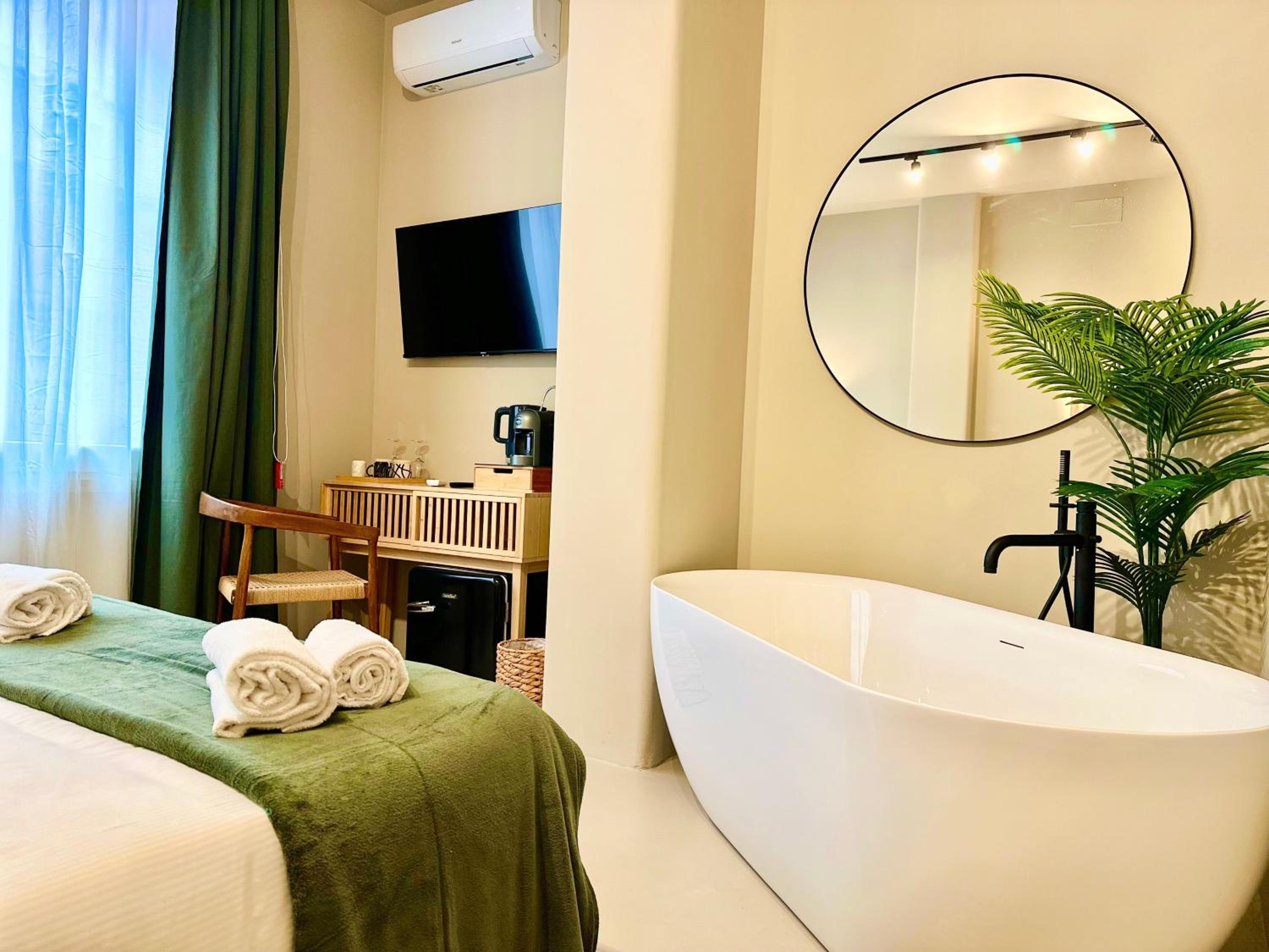 Deluxe Double Room with Bath