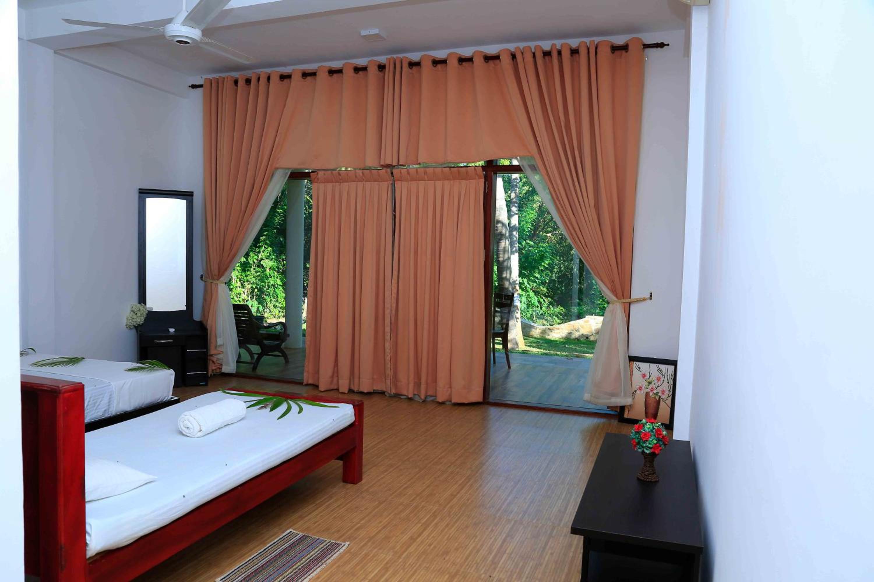 Deluxe Family Room - Photo 13