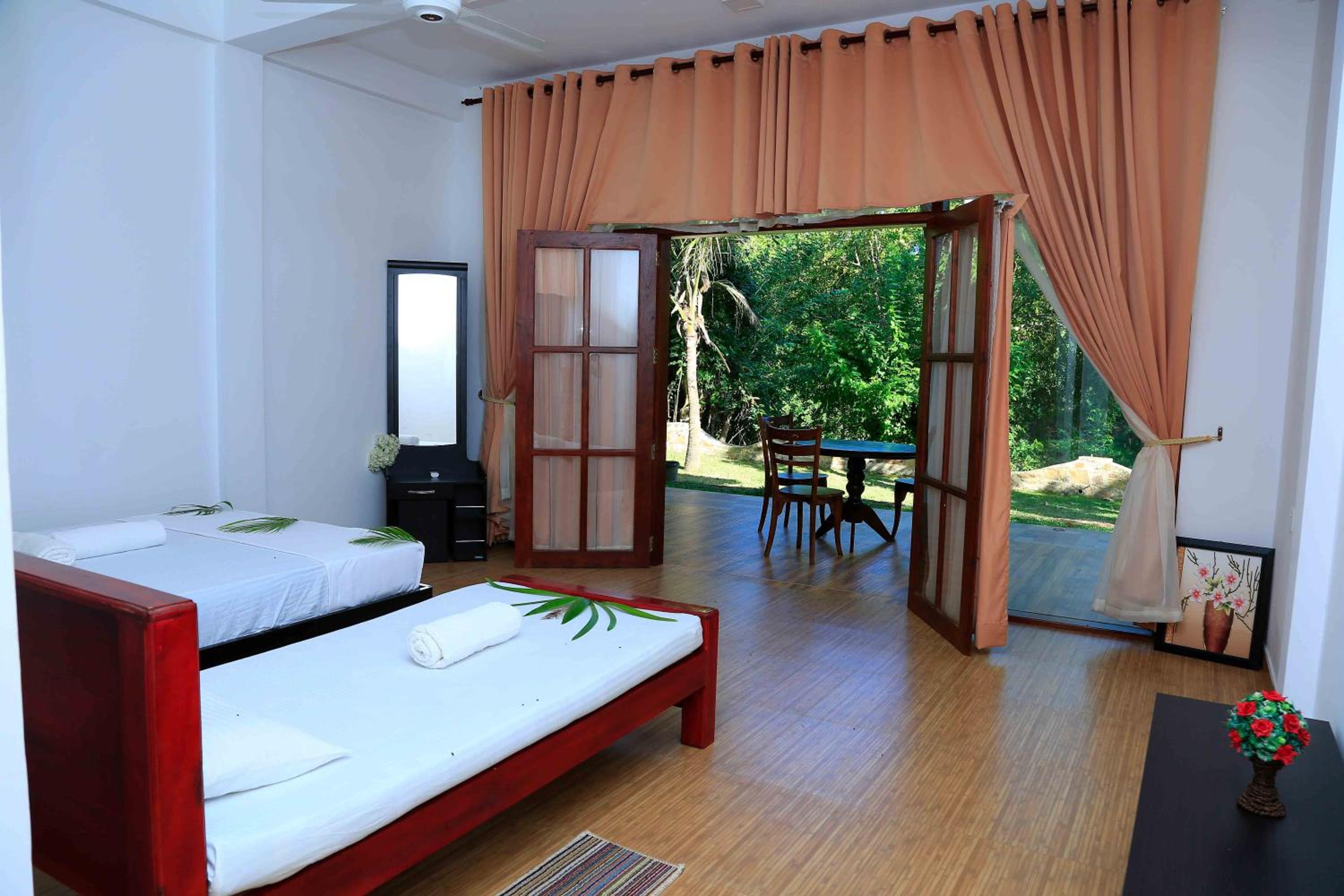 Deluxe Family Room - Photo 27