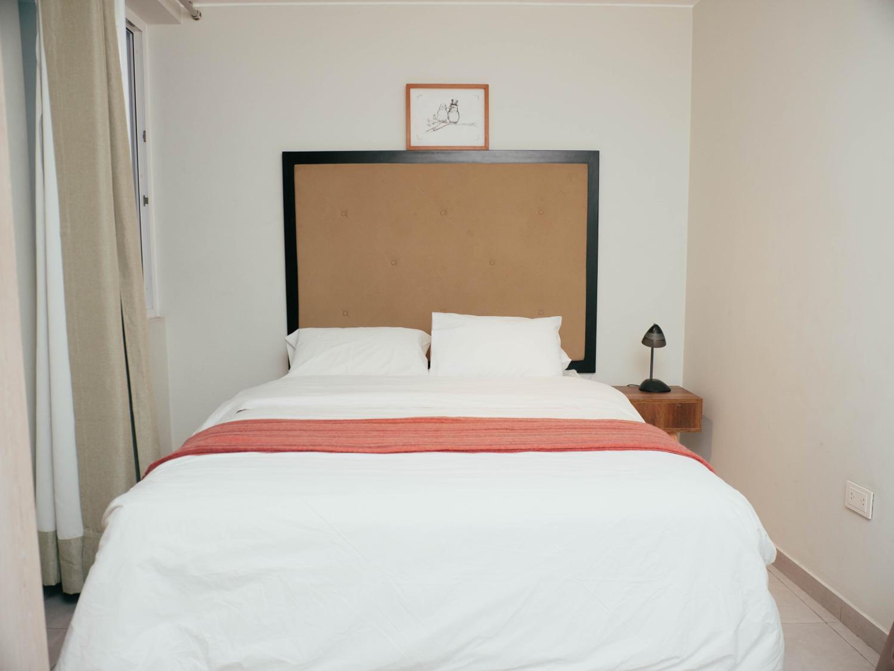 Queen Room photo 2