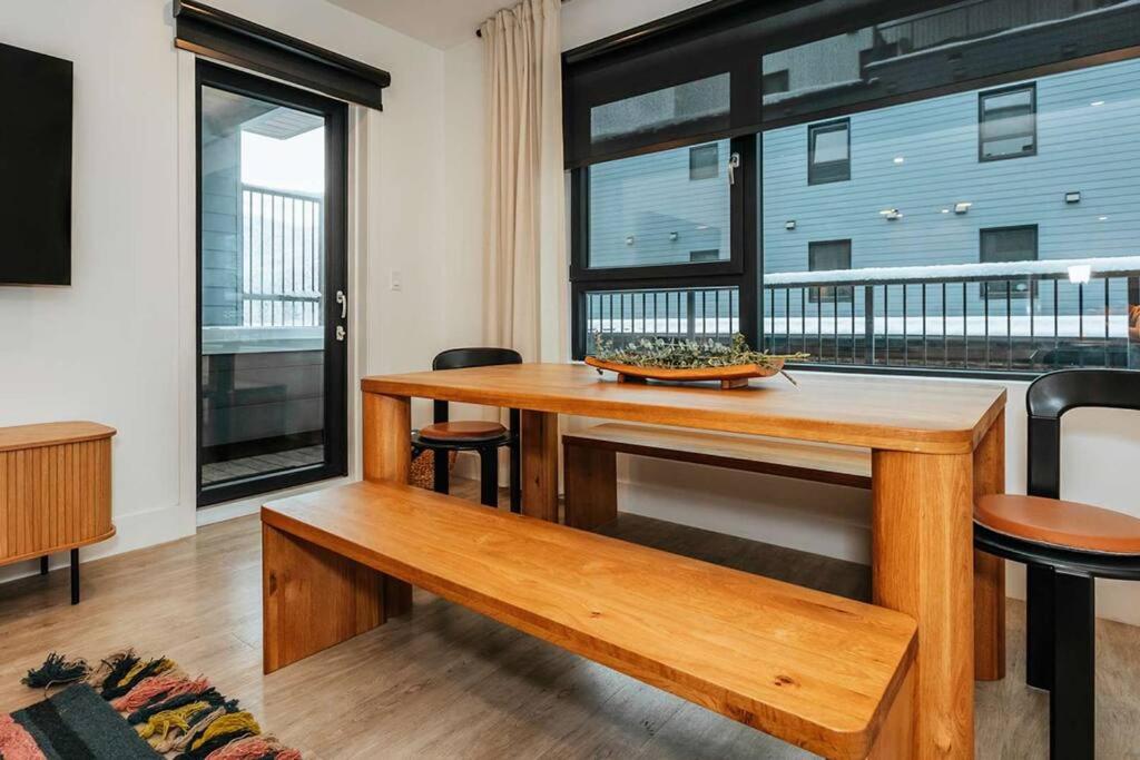Three-Bedroom Apartment photo 2