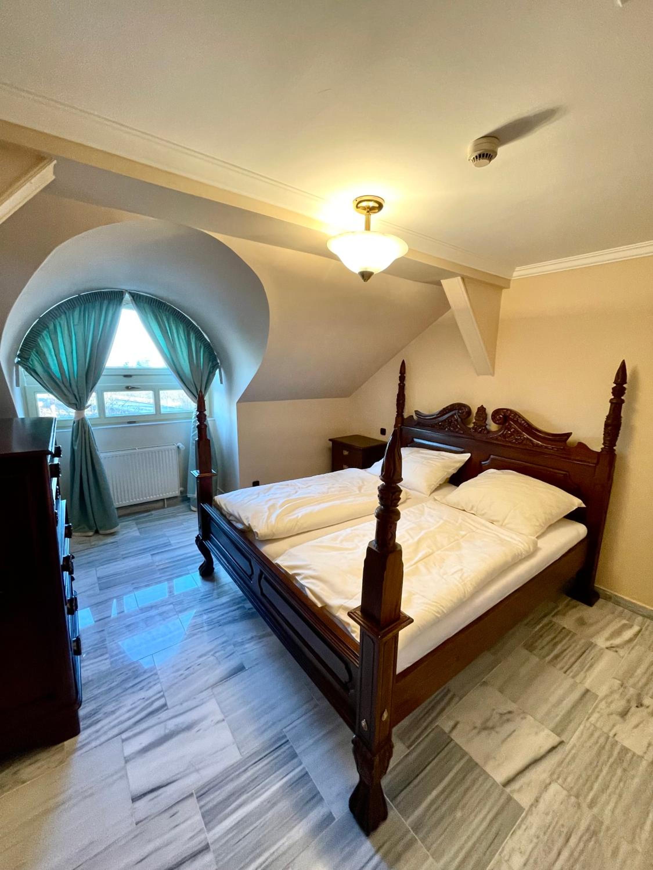Standard King Room photo 1
