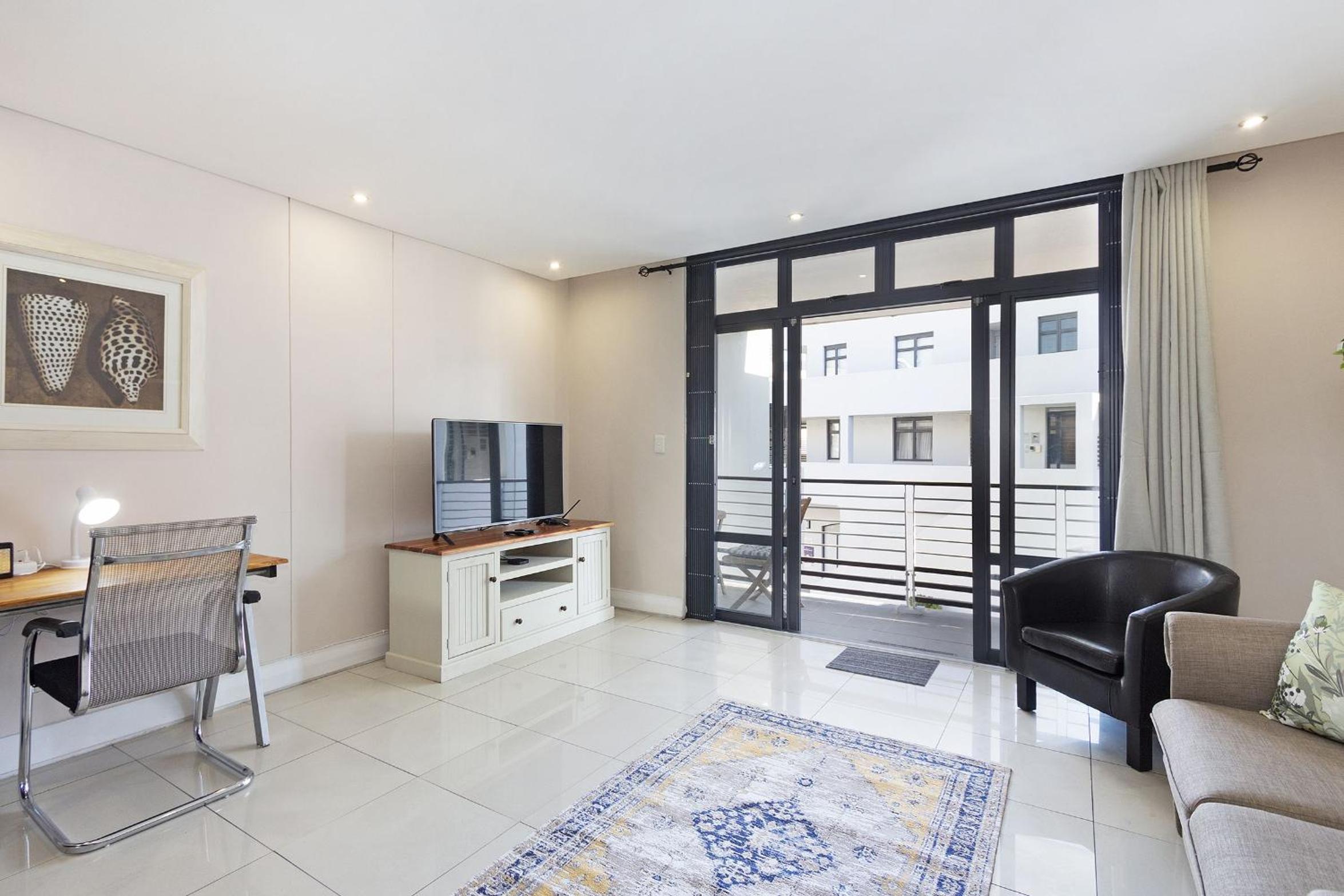 Apartment photo 2