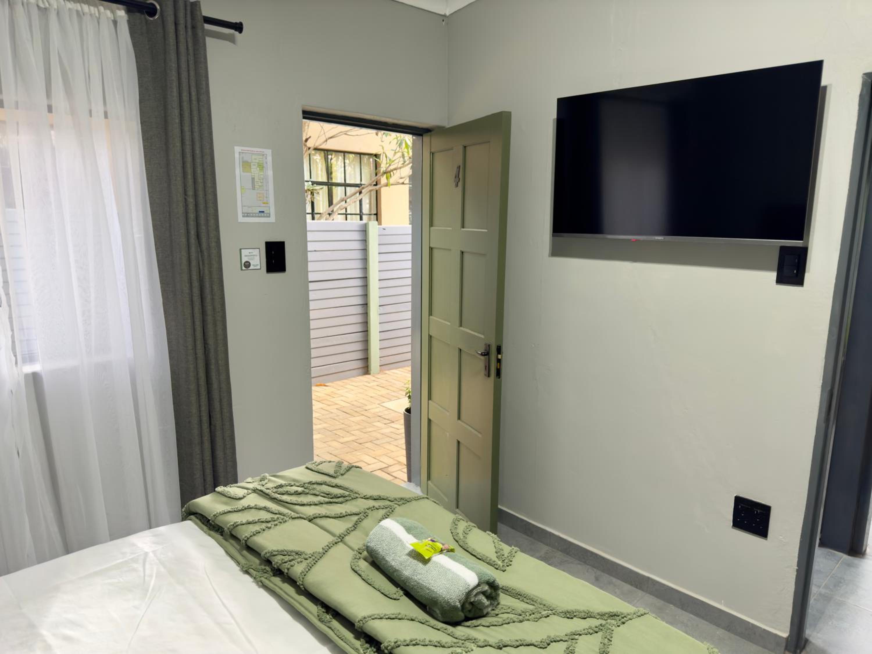 Standard Double Room photo 3
