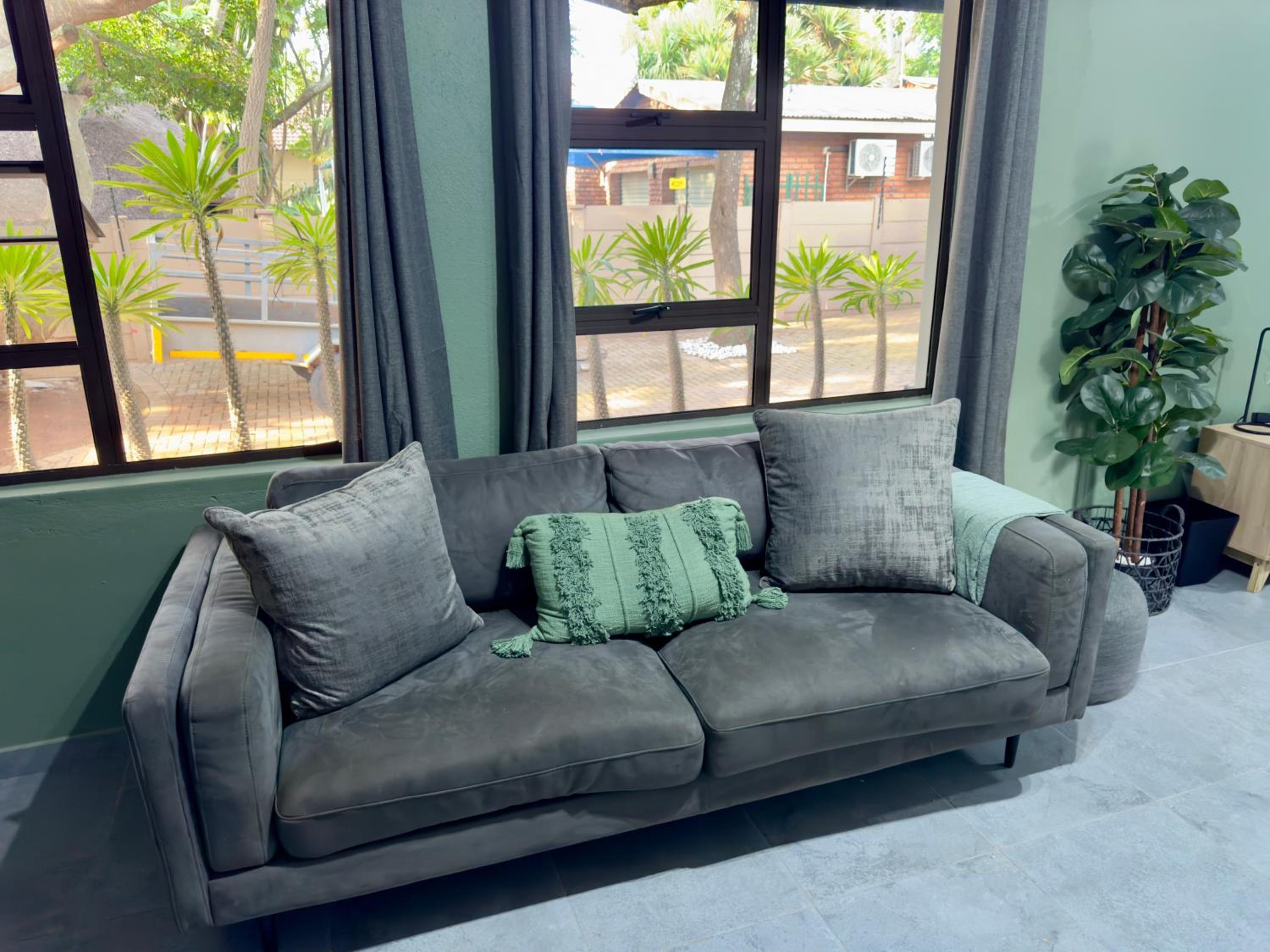 Deluxe Family Suite photo 2