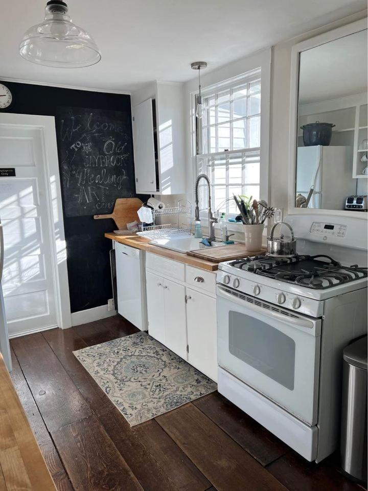 Five-Bedroom House photo 1