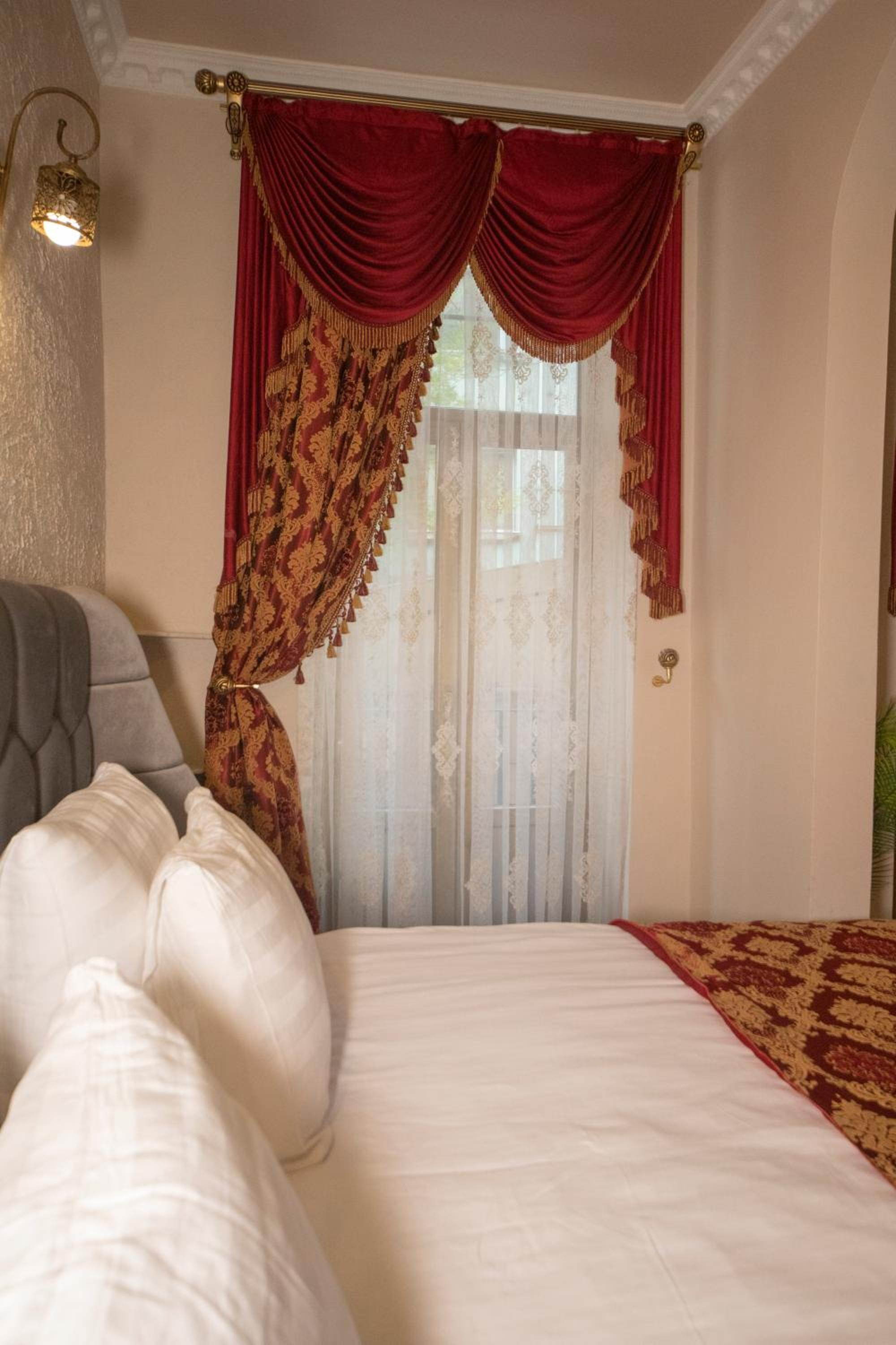 Deluxe Family Suite photo 2