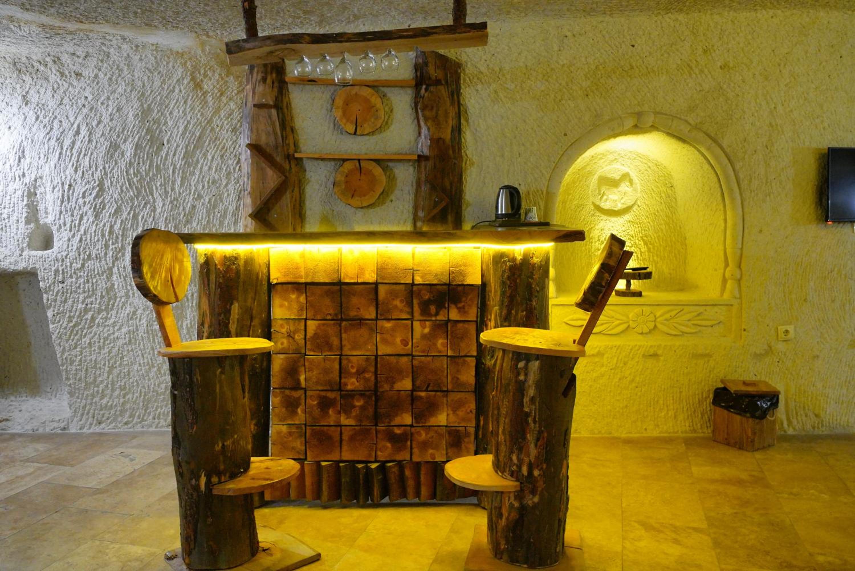 Superior King Cave Suite Room with Jacuzzi  - Photo 12