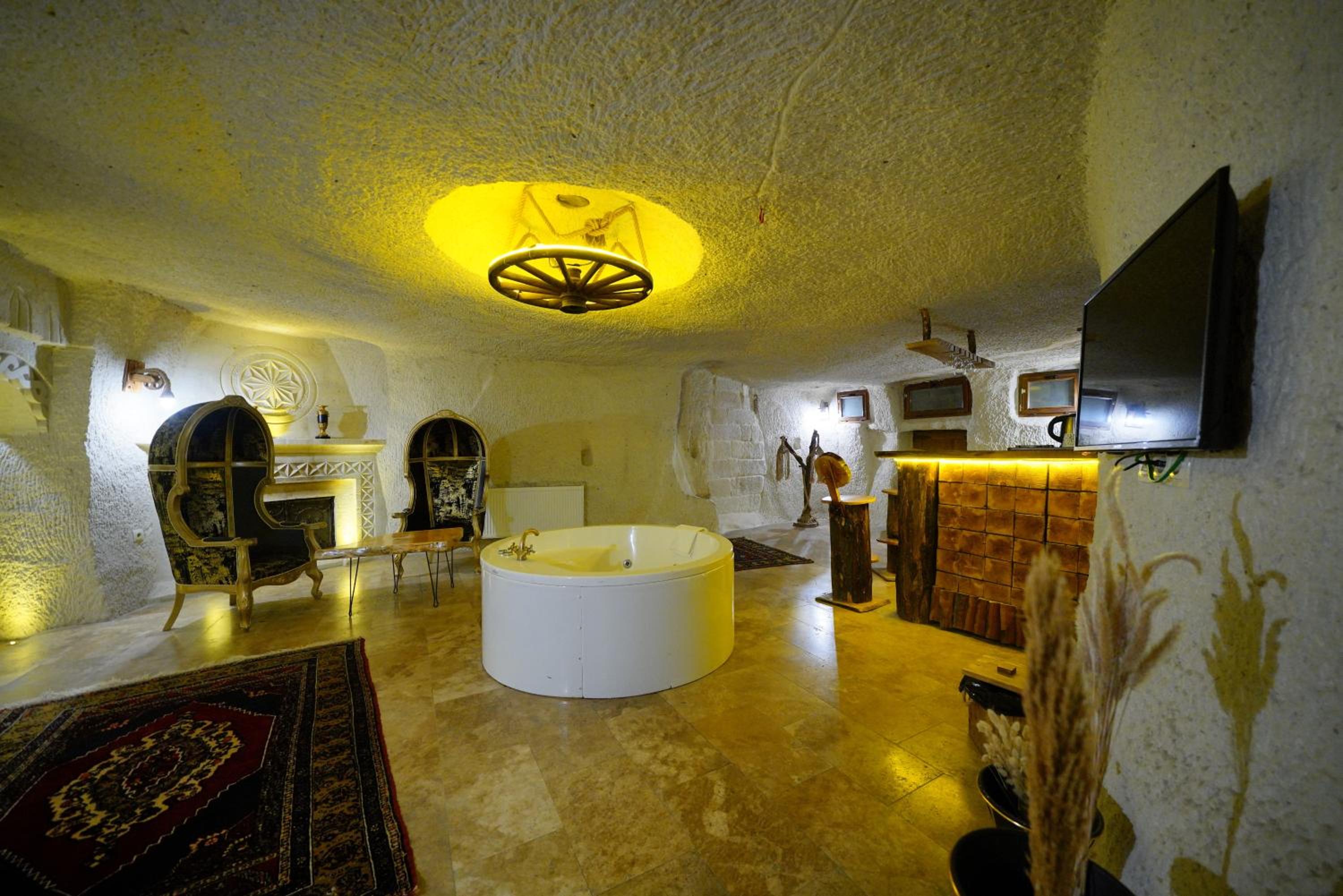 Superior King Cave Suite Room with Jacuzzi  - Photo 7