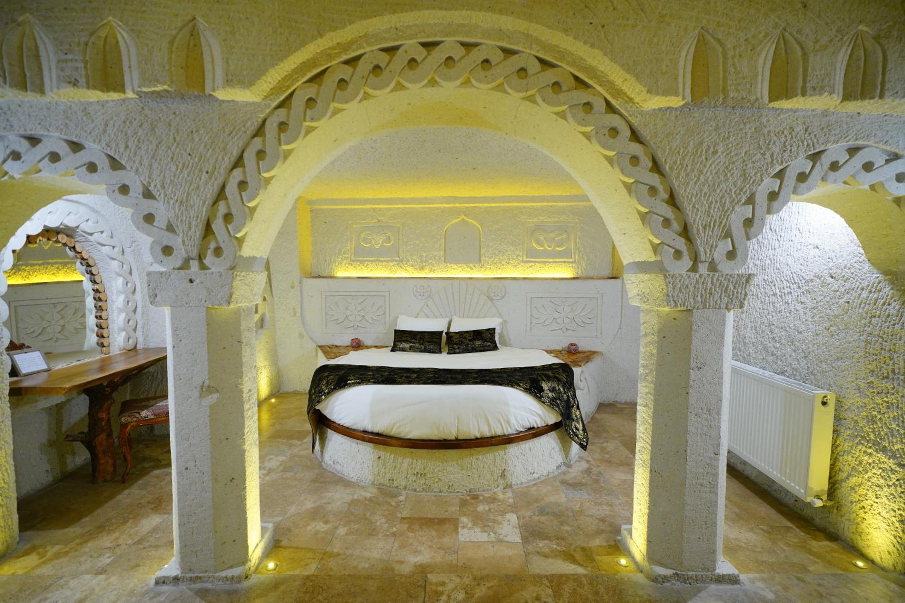 Superior King Cave Suite Room with Jacuzzi  - Photo 8