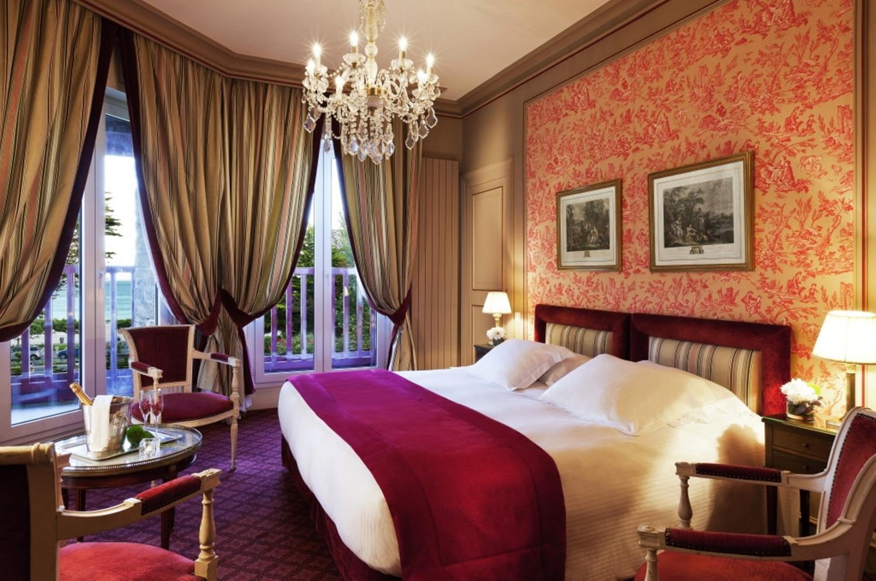Deluxe Suite with Sea View - Photo 1