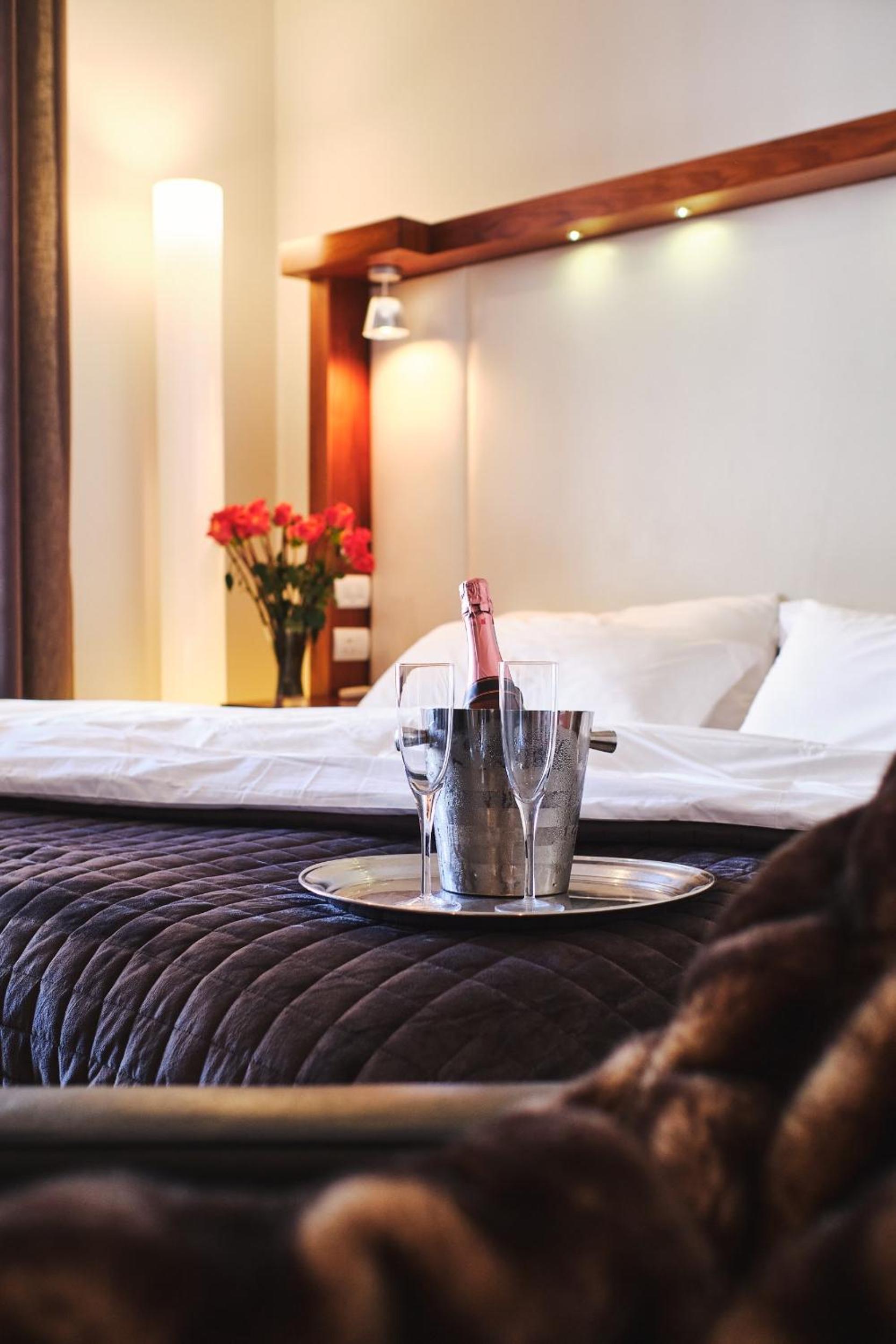 Deluxe Double Room with Balcony - Photo 5