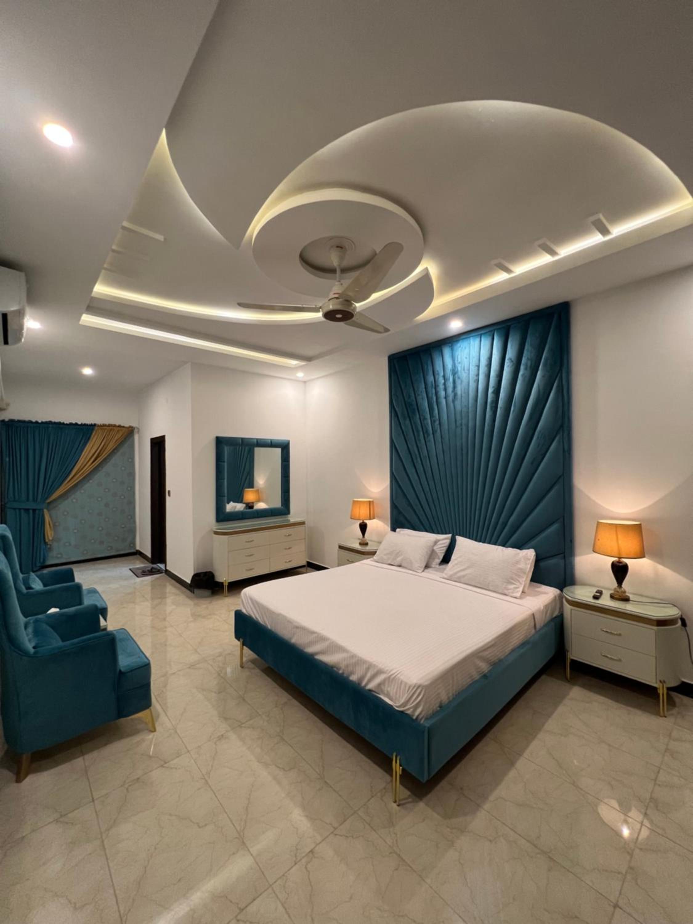 Deluxe King Room