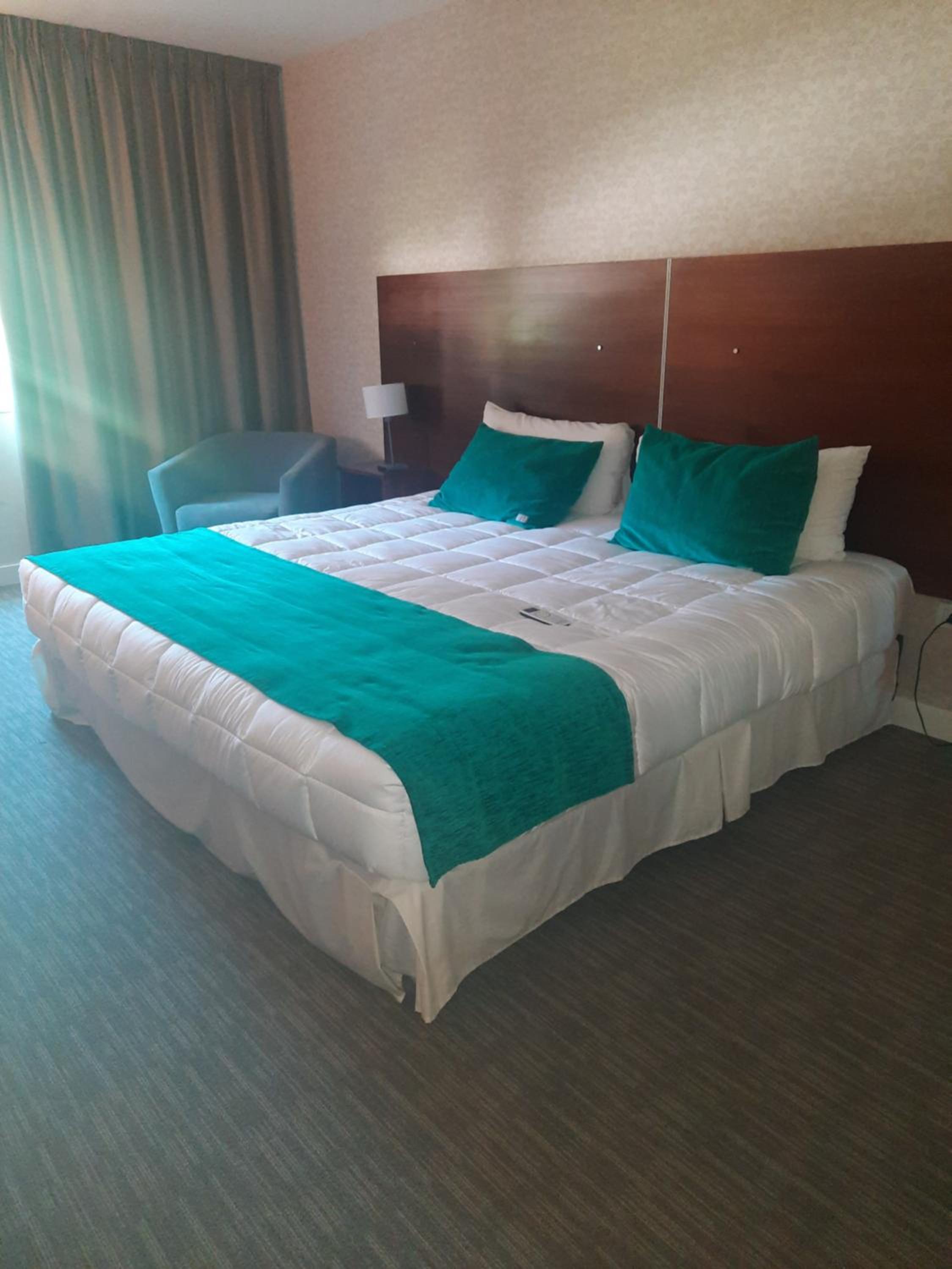 Queen Room with Two Queen Beds - Mobility Access/Non-Smoking photo 1