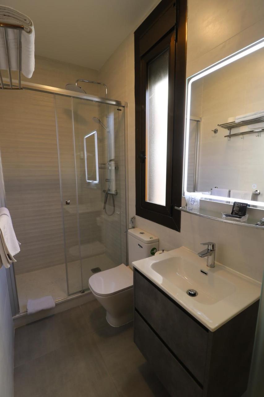 Double Room - Photo 7