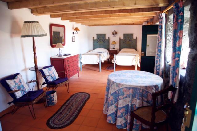 Twin Room with Private Bathroom photo 3