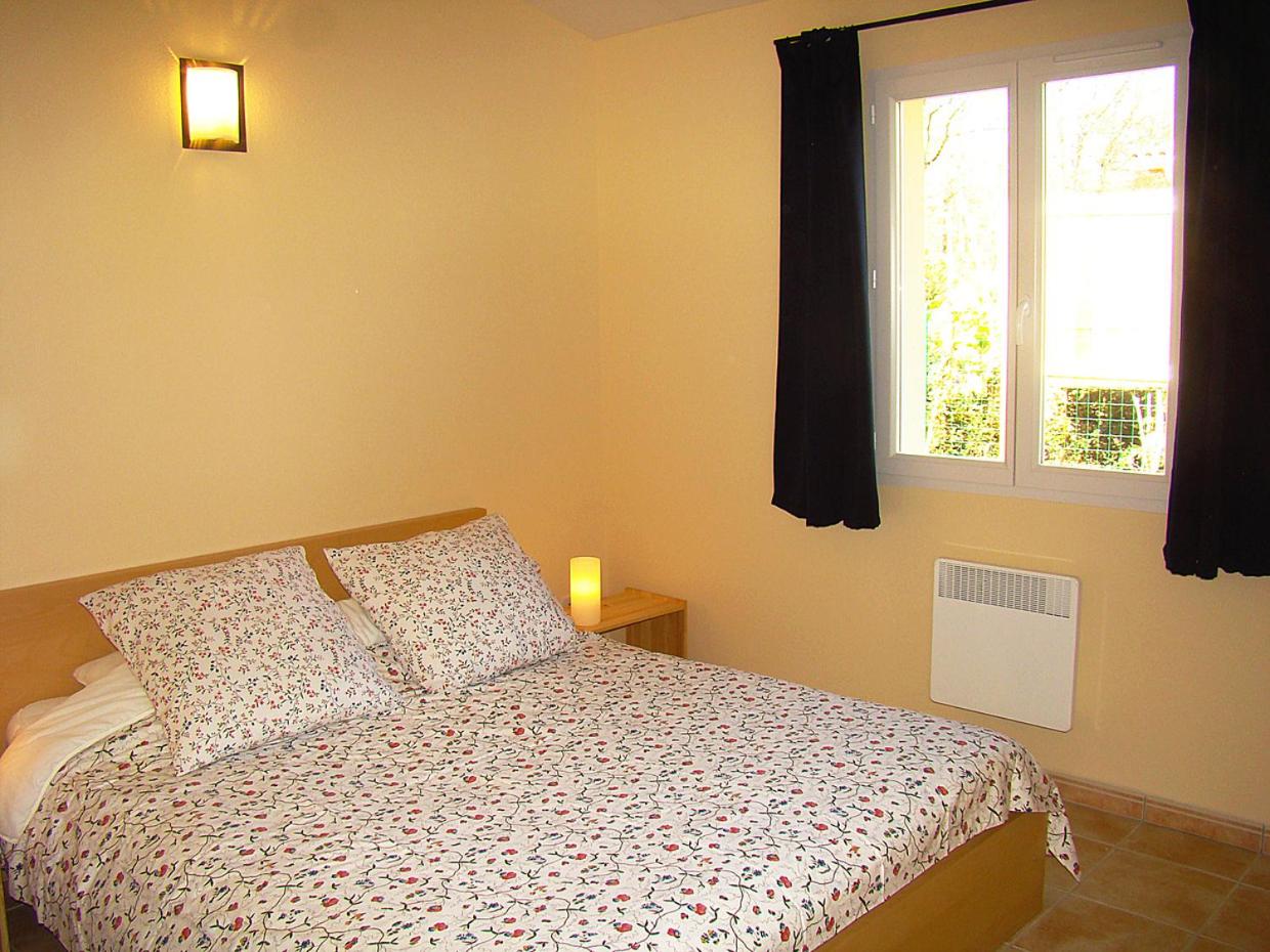 Three-Bedroom House with Swimming Pool photo 3
