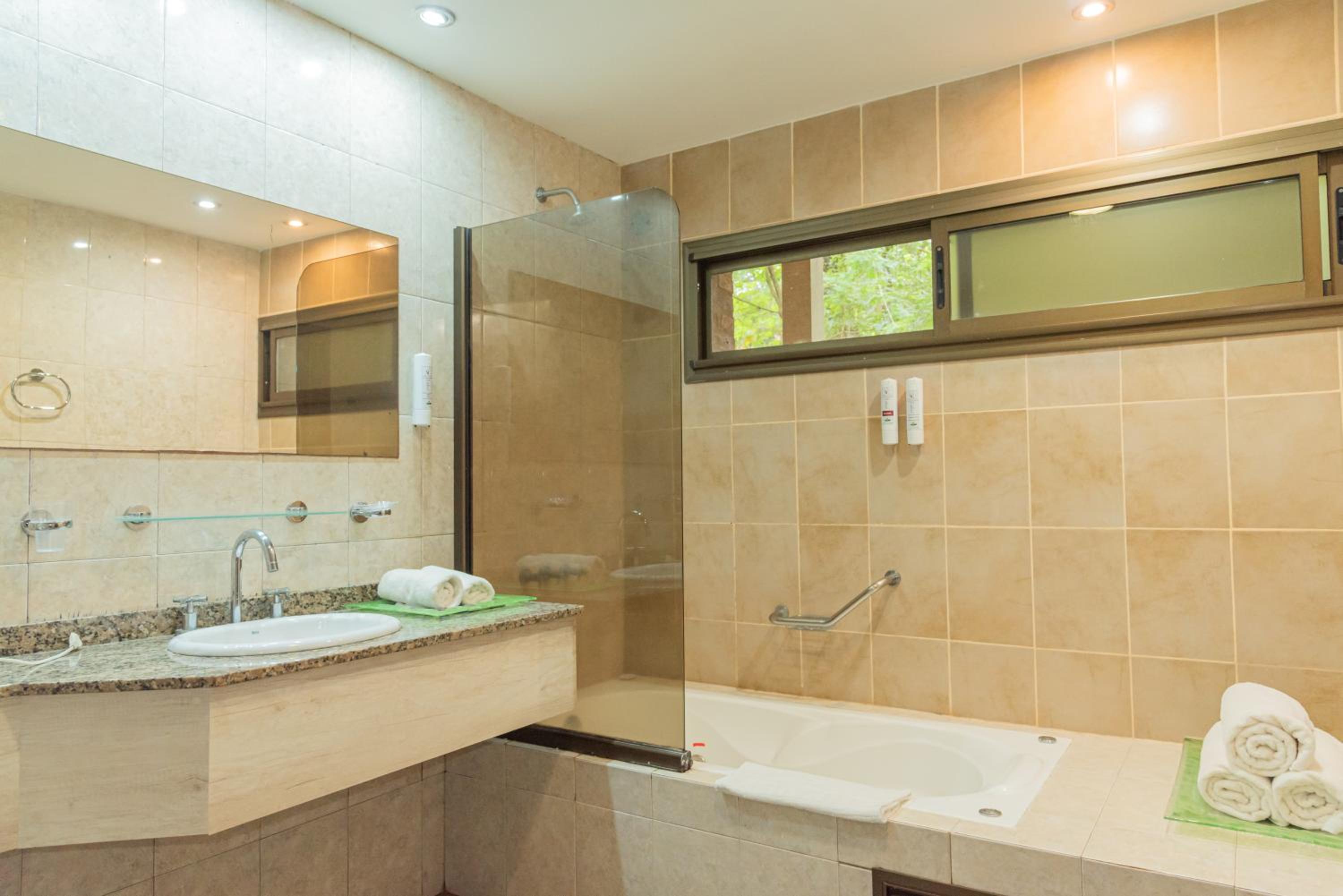 Deluxe Triple Room photo 2