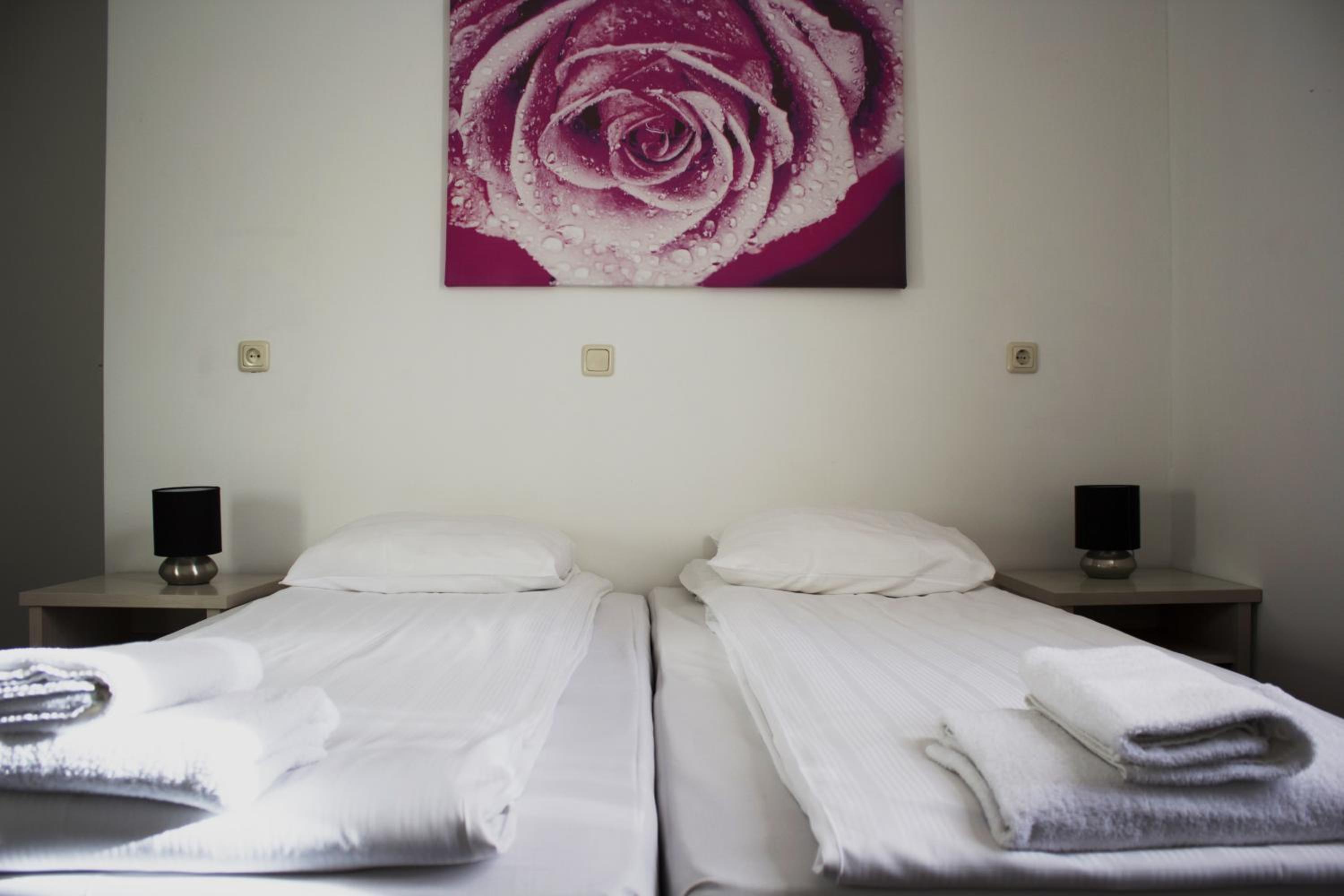 Double Room - Photo 3