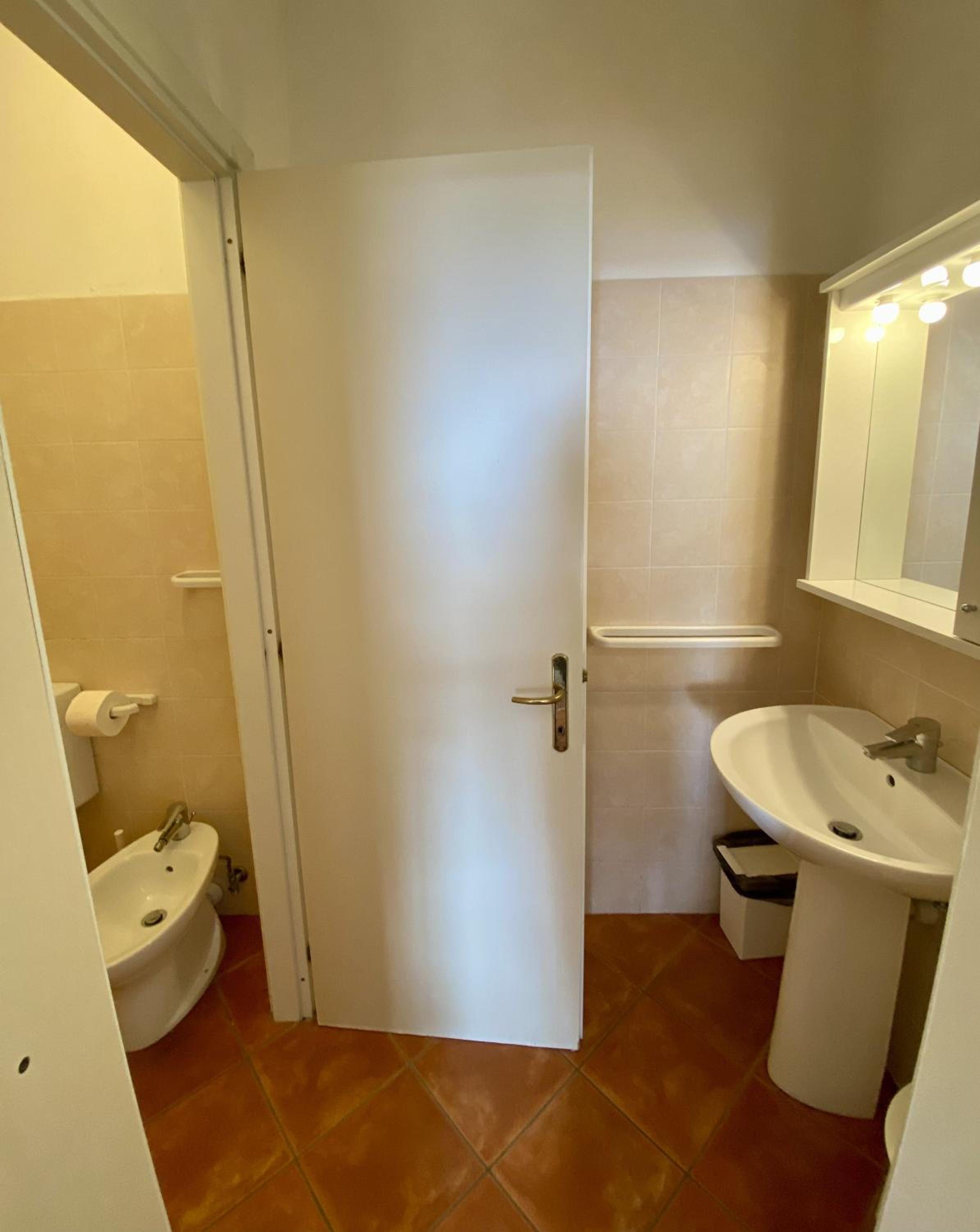 One-Bedroom Apartment (5 Adults) photo 3