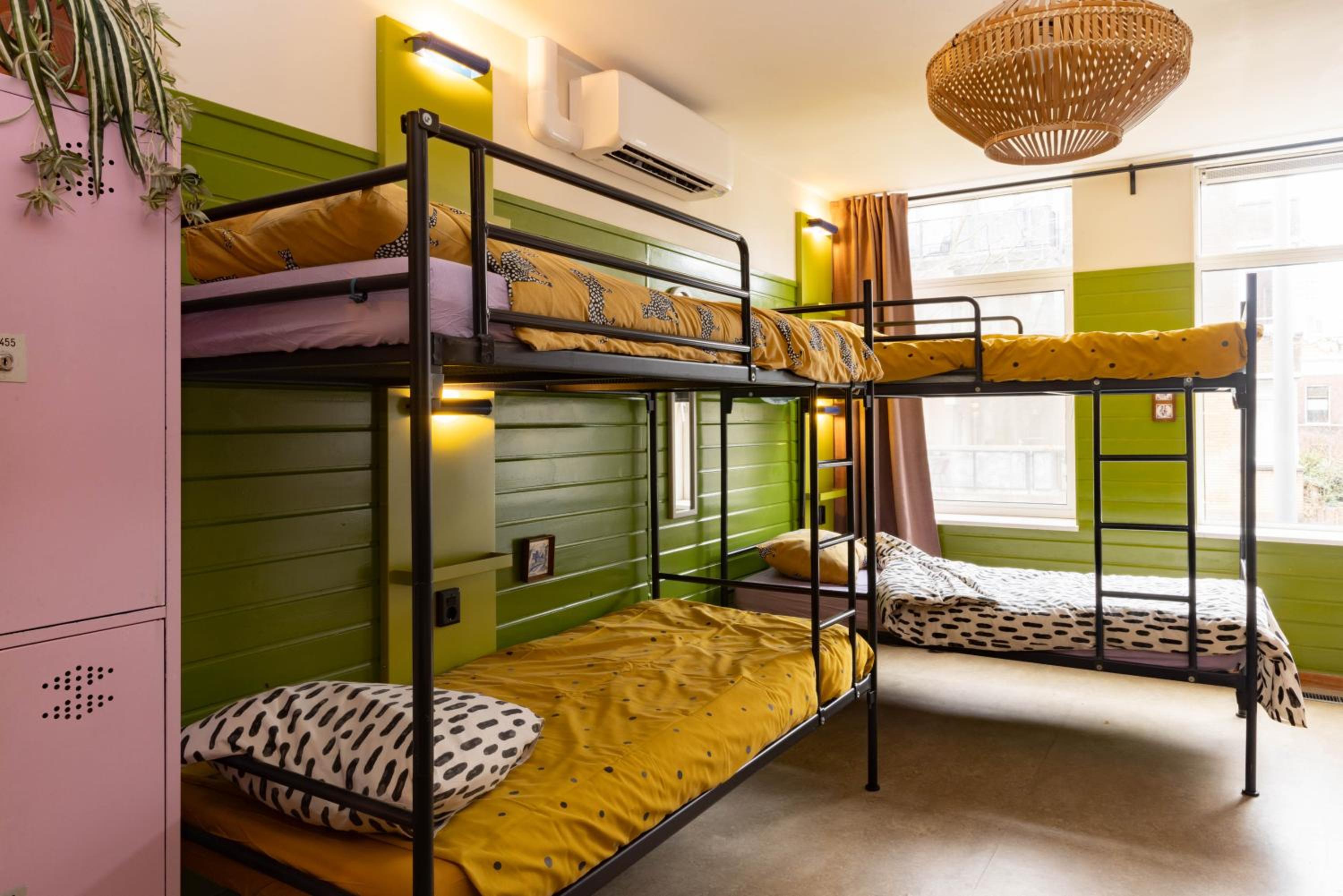 Bunk Bed in 12-Bed Mixed Dormitory Room photo 3