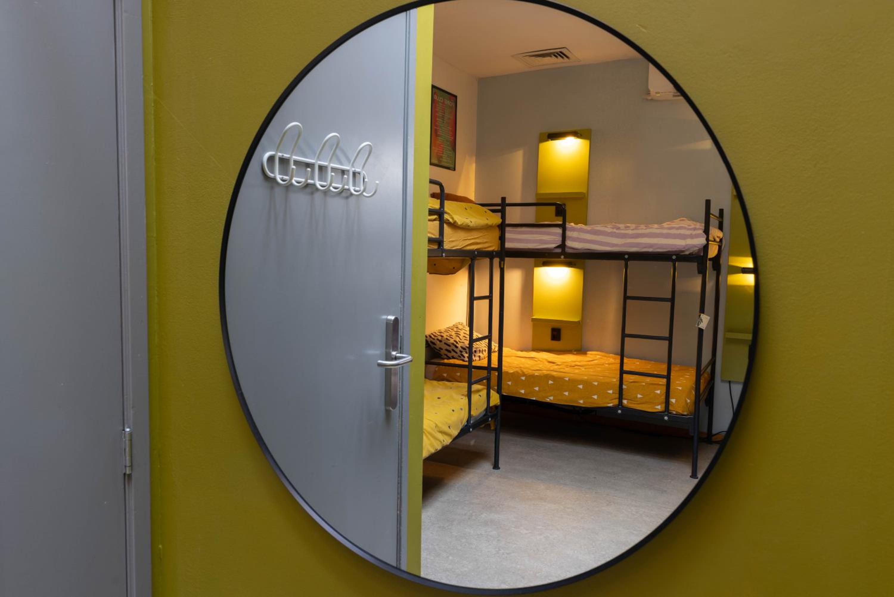 Bed in 10-Bed Mixed Dormitory Room photo 2