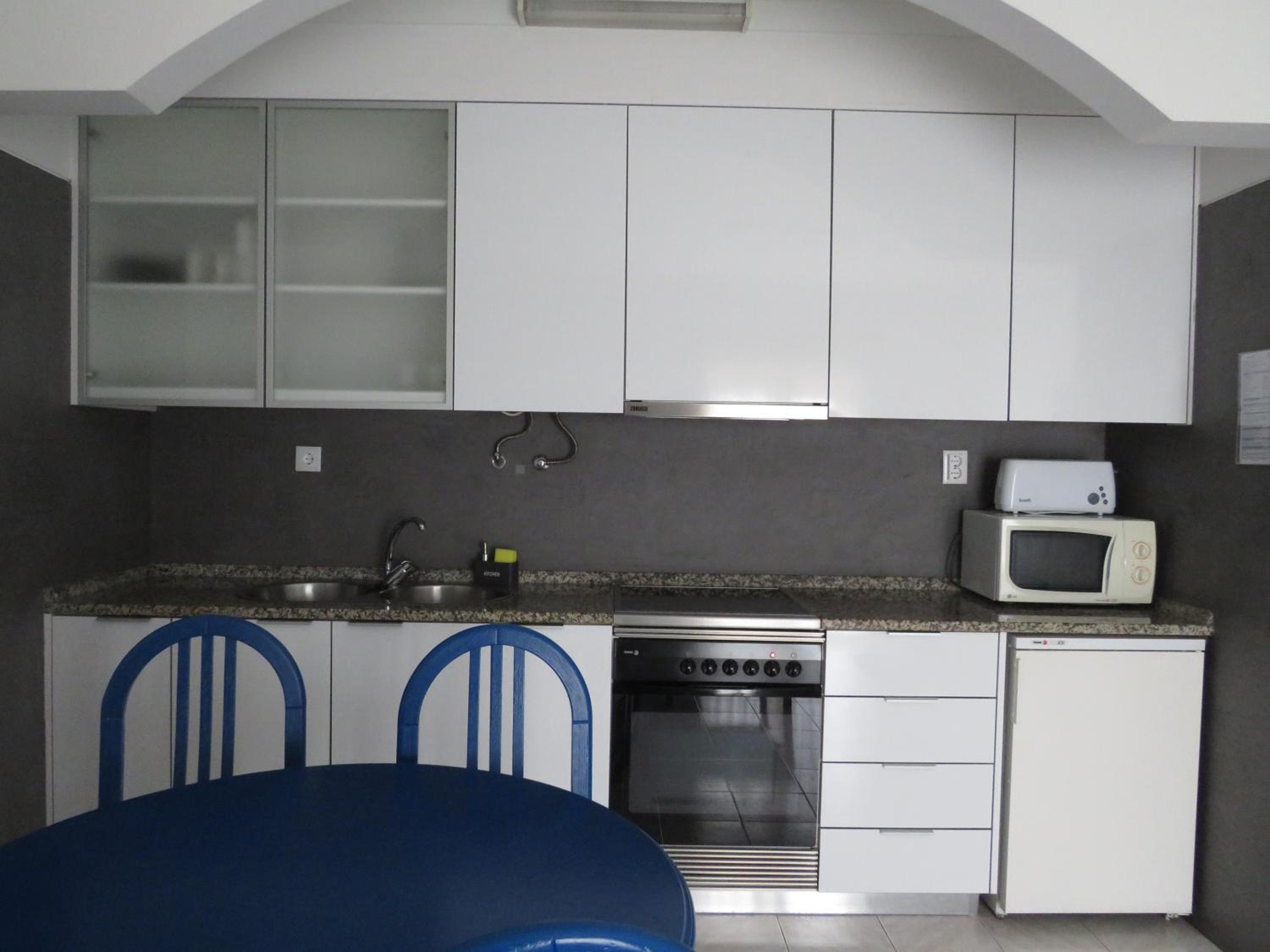 One-Bedroom Apartment with Sea View - Photo 37