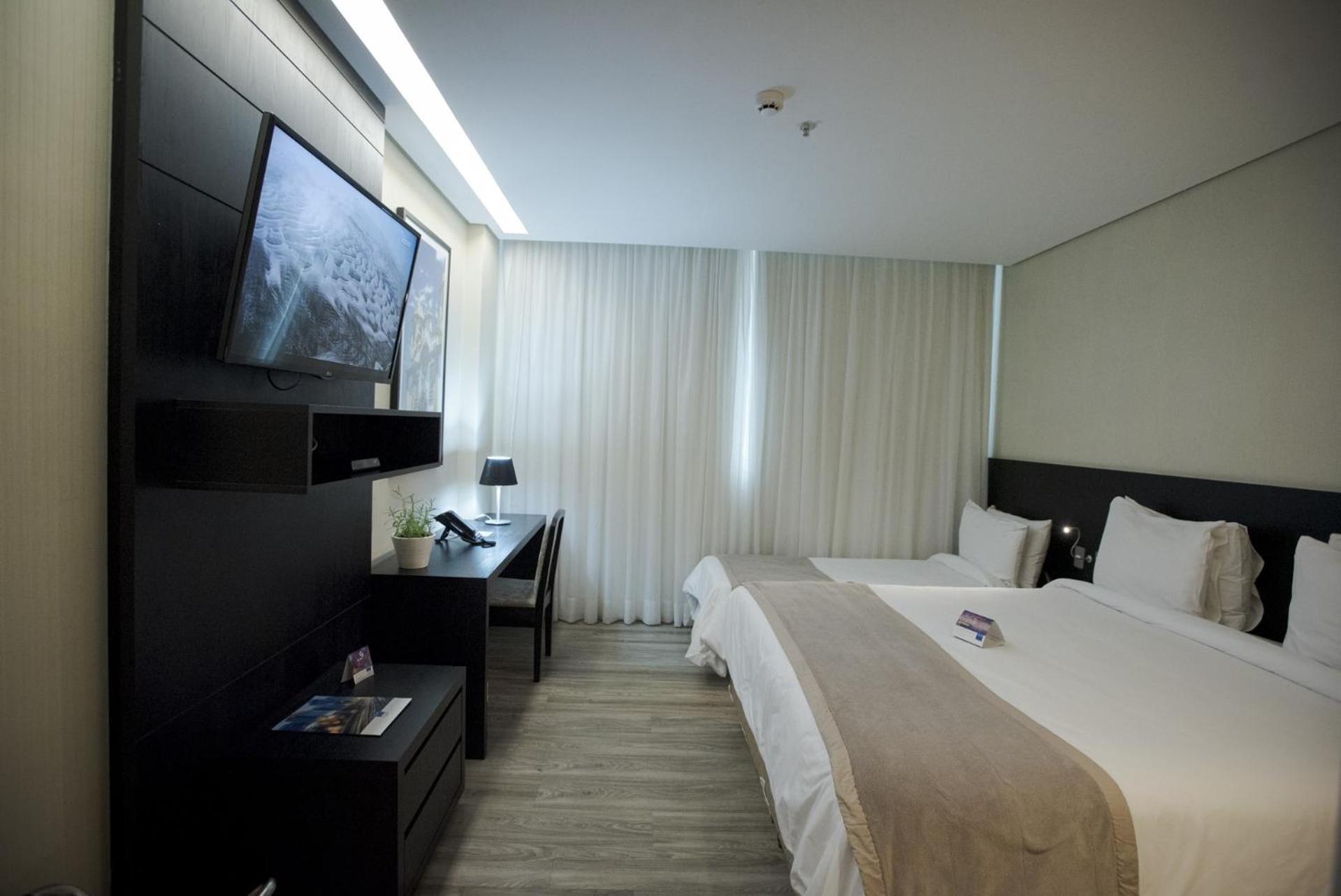 Triple Room thumbnail 5