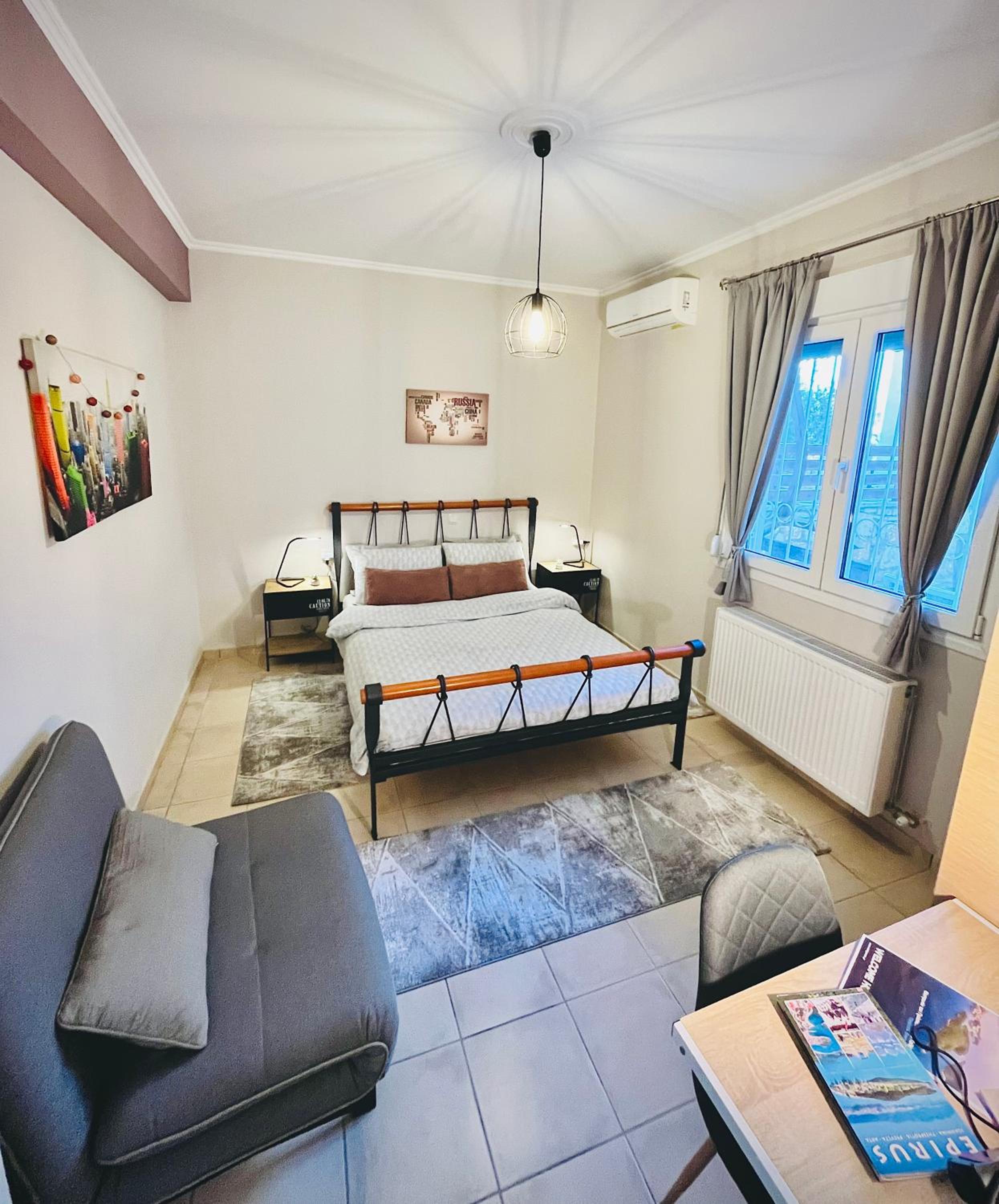 One-Bedroom Apartment photo 2