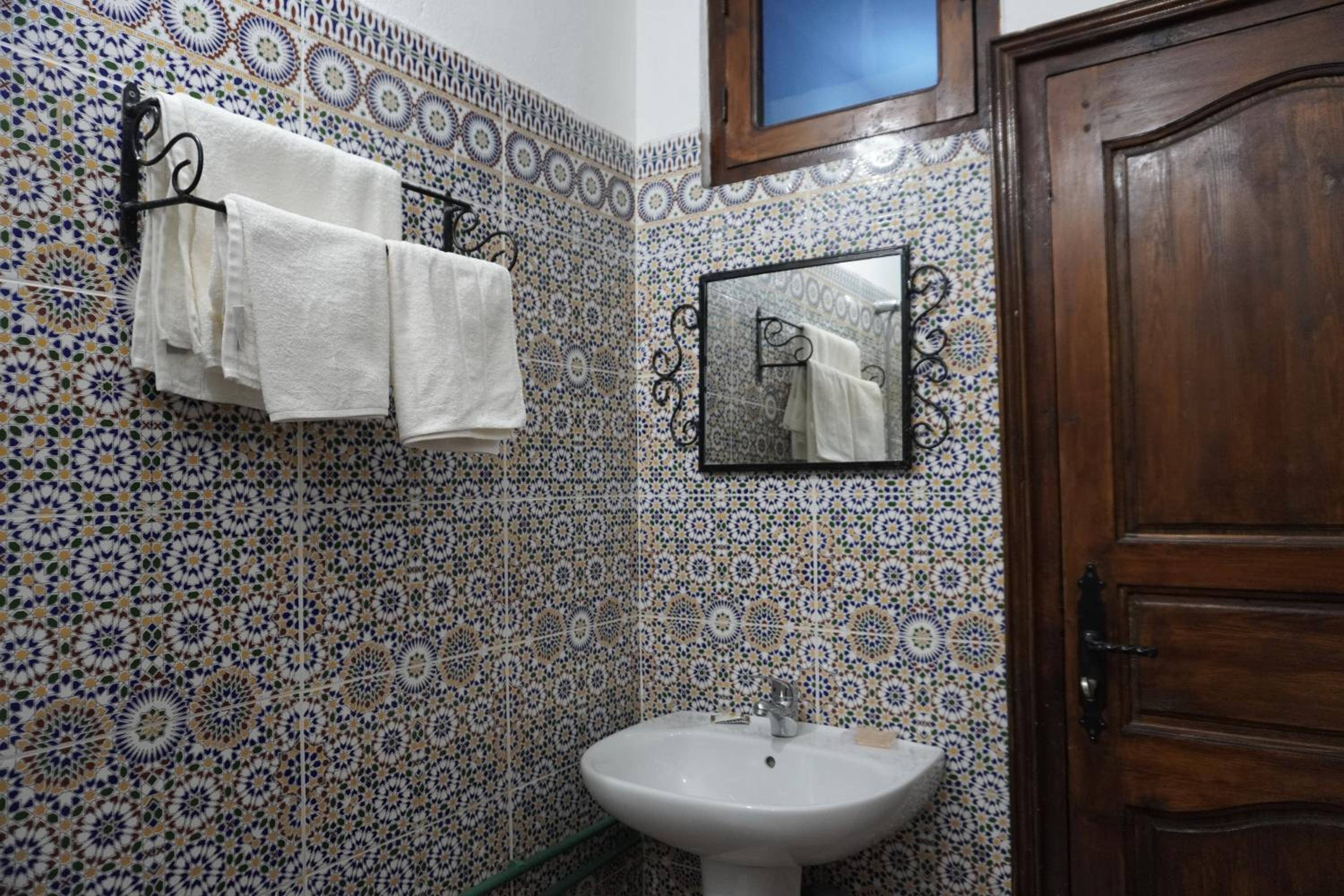 Standard Triple Room - Photo 42