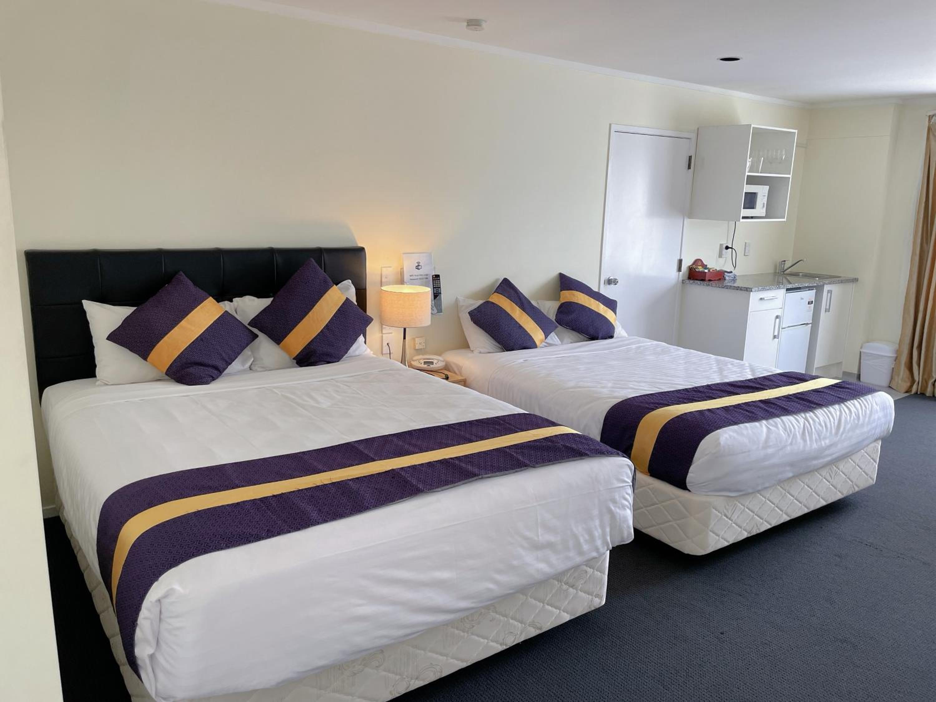 Queen Room with Two Queen Beds - Upstairs - Photo 7