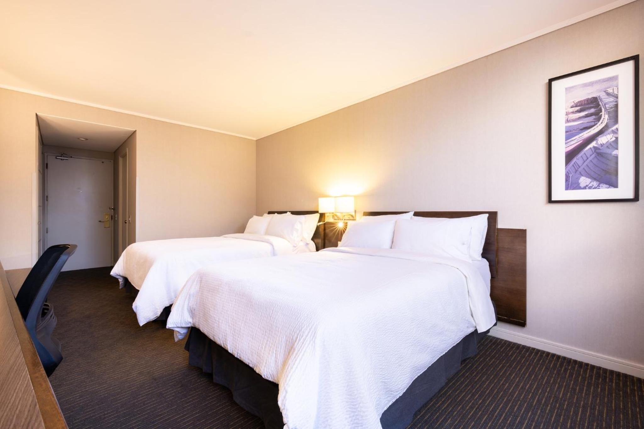 Standard Room with Two Queen Beds - Photo 2