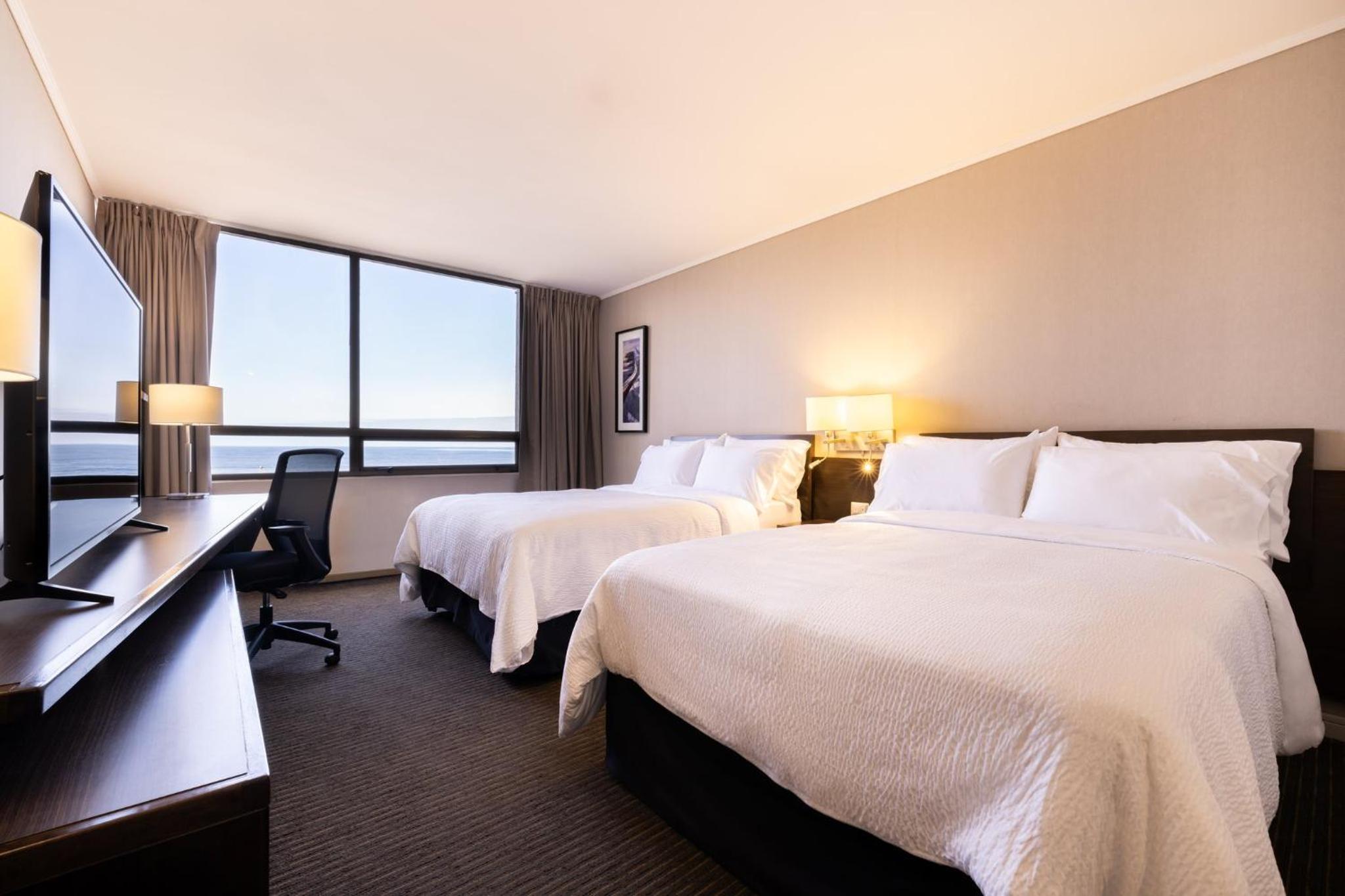 Queen Room with Two Queen Beds and Ocean View - Non-Smoking - Photo 7