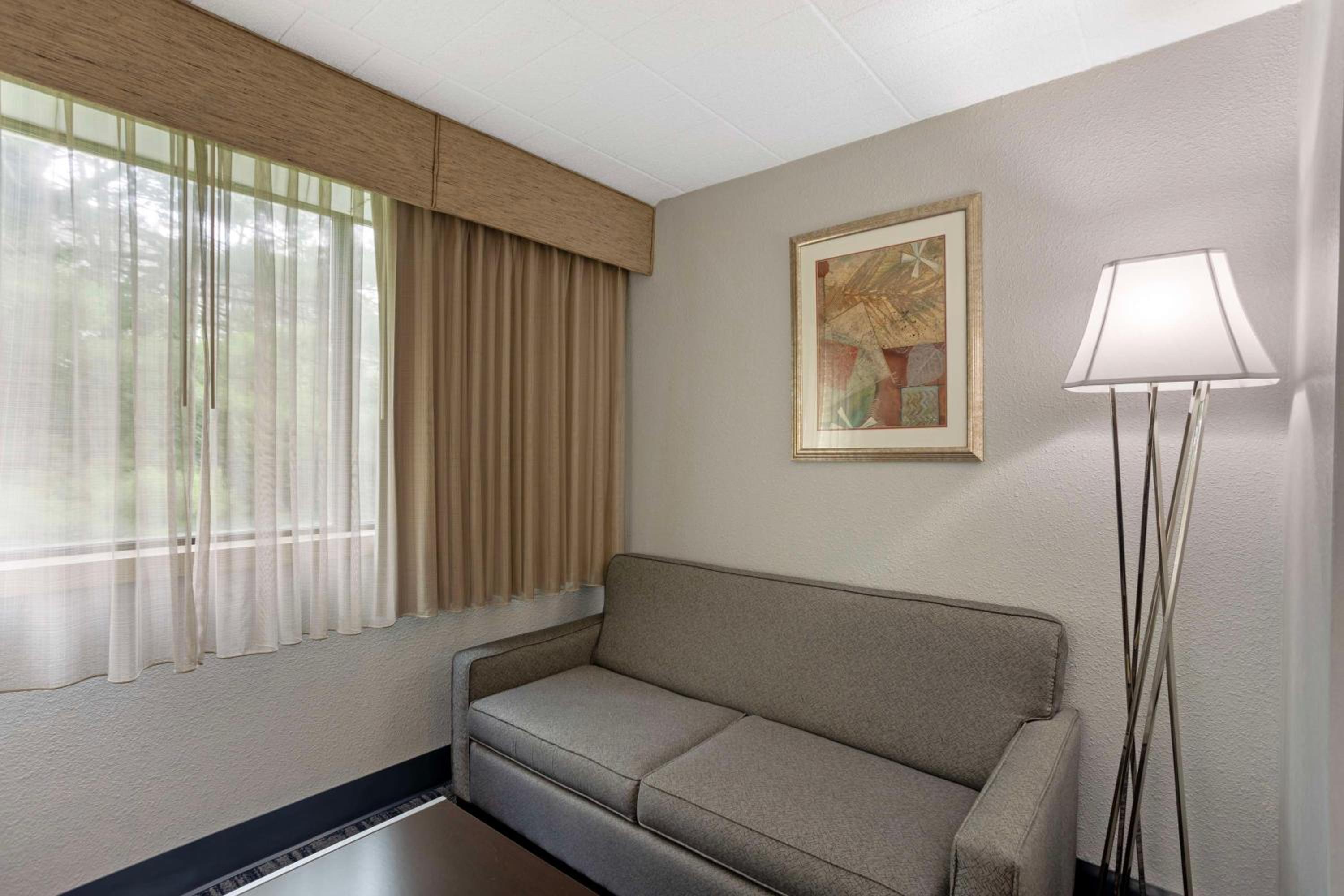 King Room with Sofa Bed - Photo 1