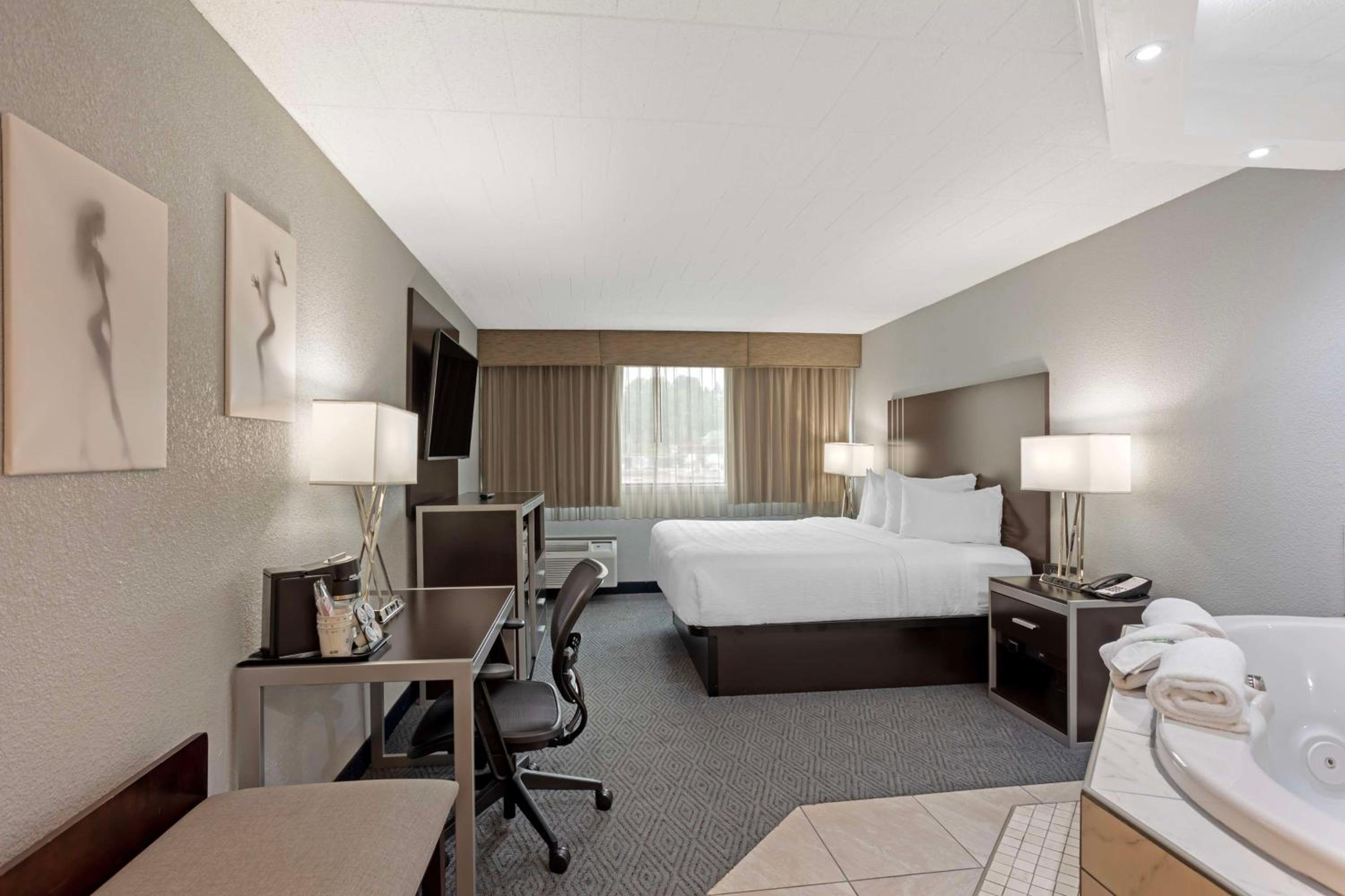 King Room with Spa Bath - Photo 4