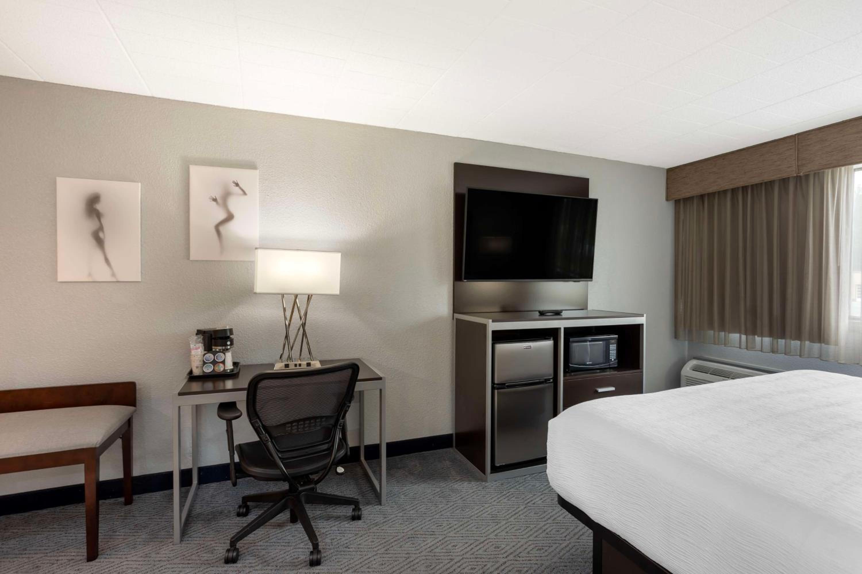 King Room with Spa Bath - Photo 3