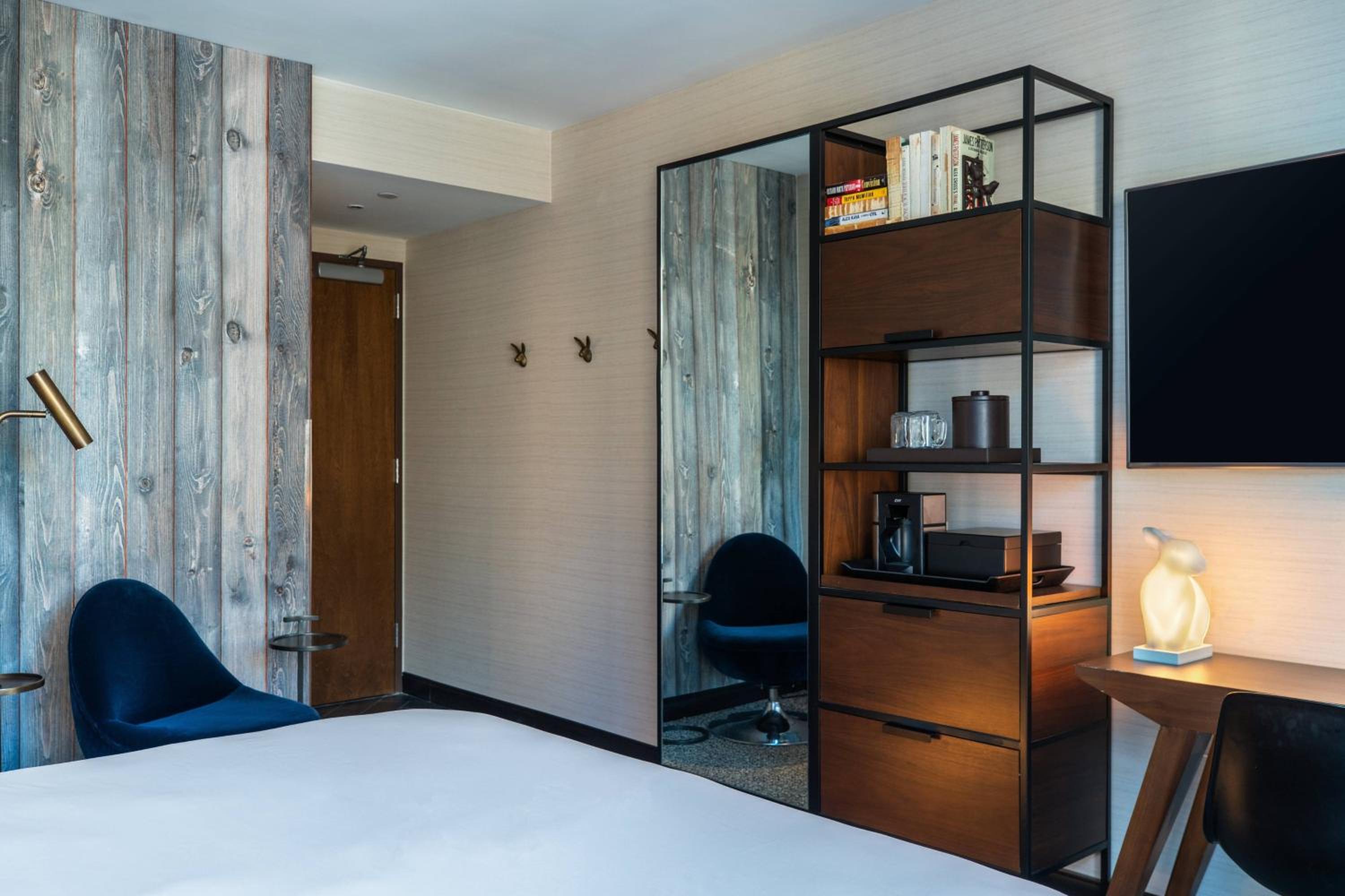 Guest Room, 1 King