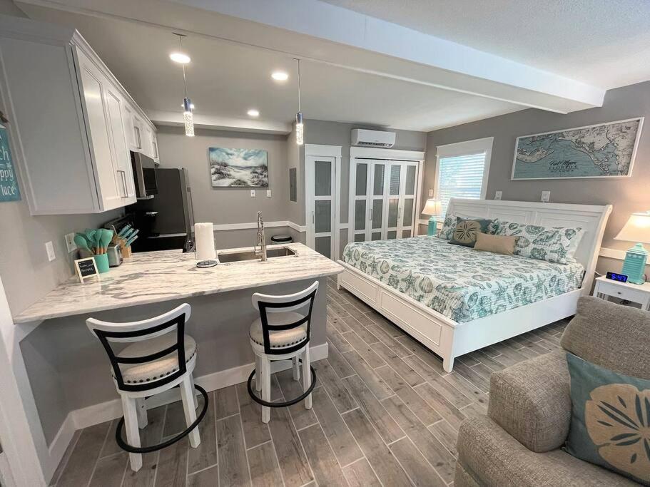 Studio Apartment photo 1