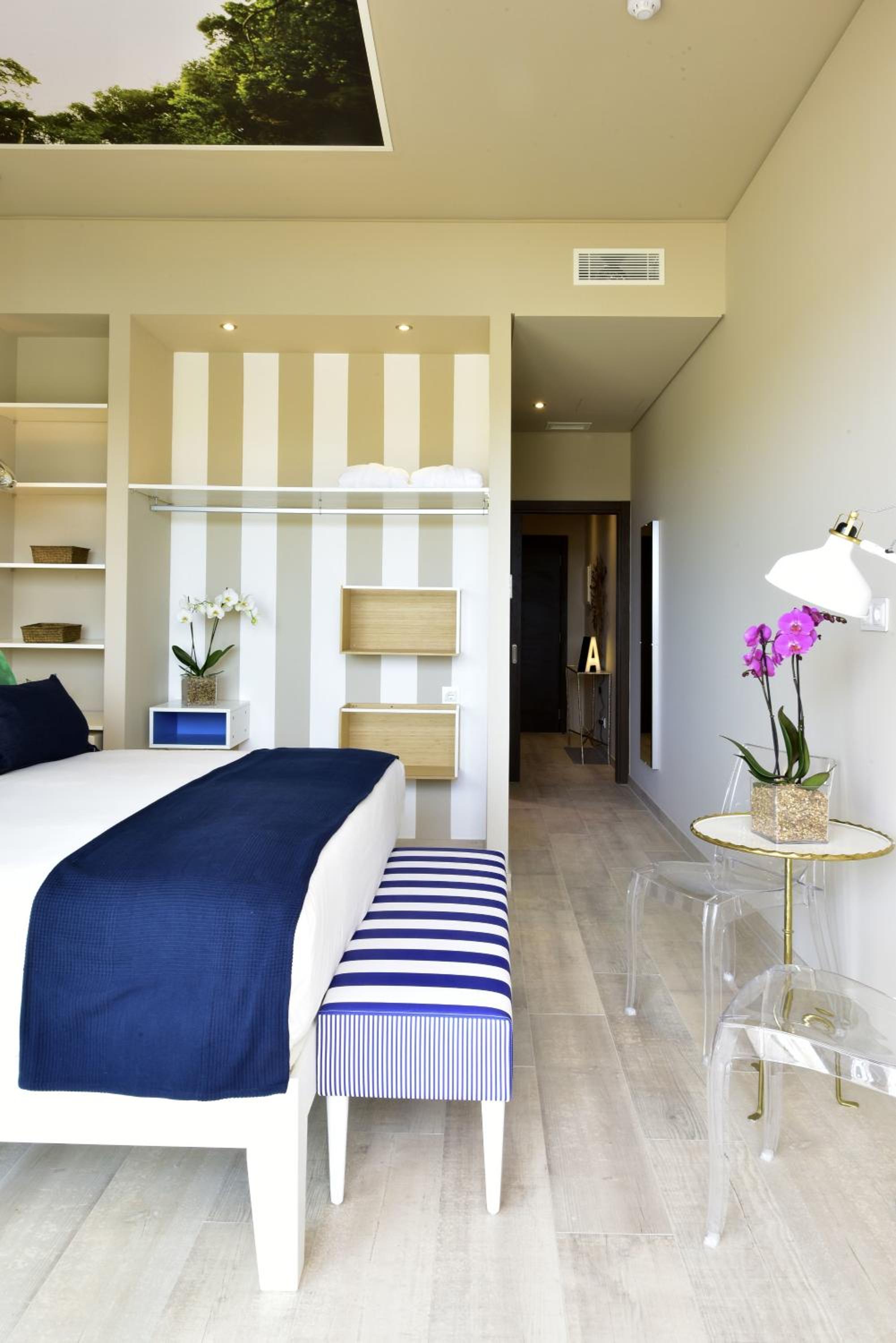 Suite with Sea View (2 Adults + 2 Children)