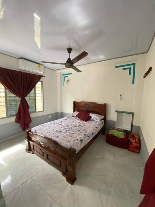 Five-Bedroom House photo 1