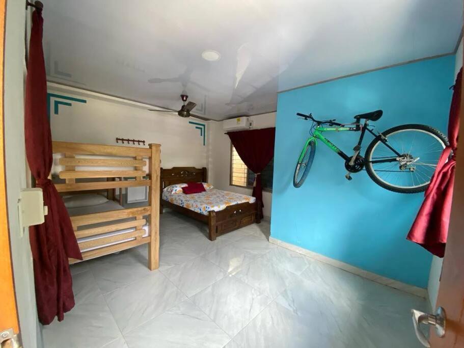 Five-Bedroom House photo 3