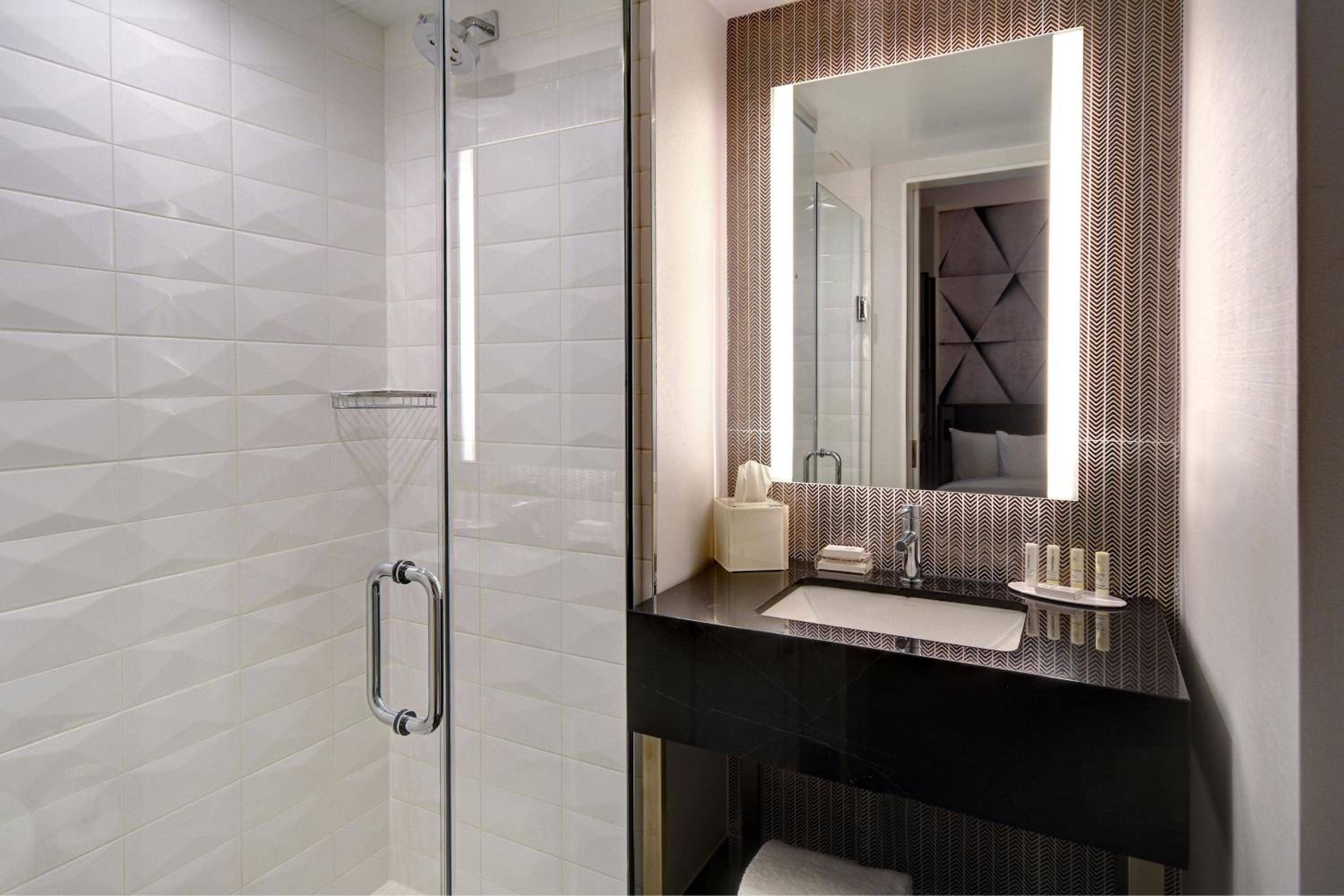 Double Suite with Two Double Beds thumbnail 6