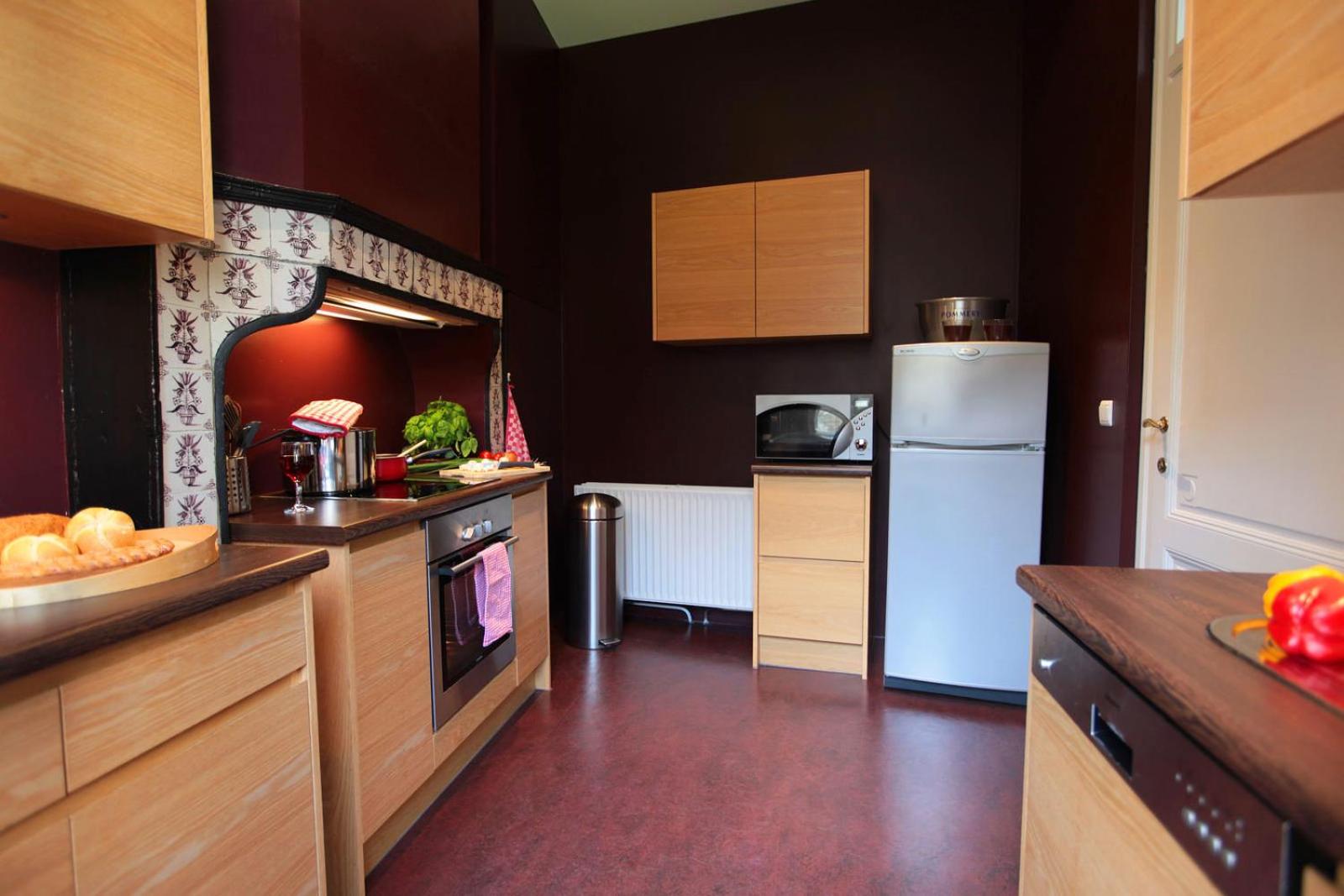 Five-Bedroom House photo 2