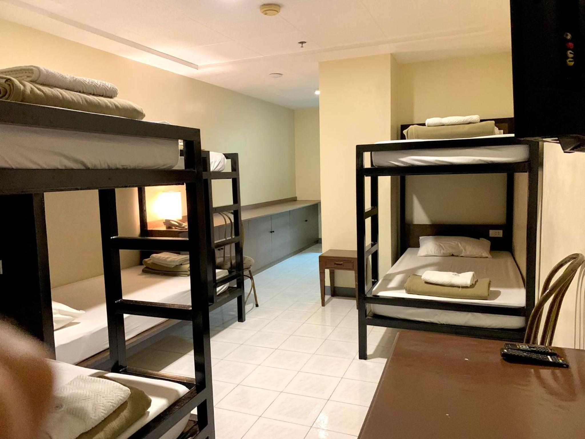 6-Bed Mixed Dormitory Room photo 3
