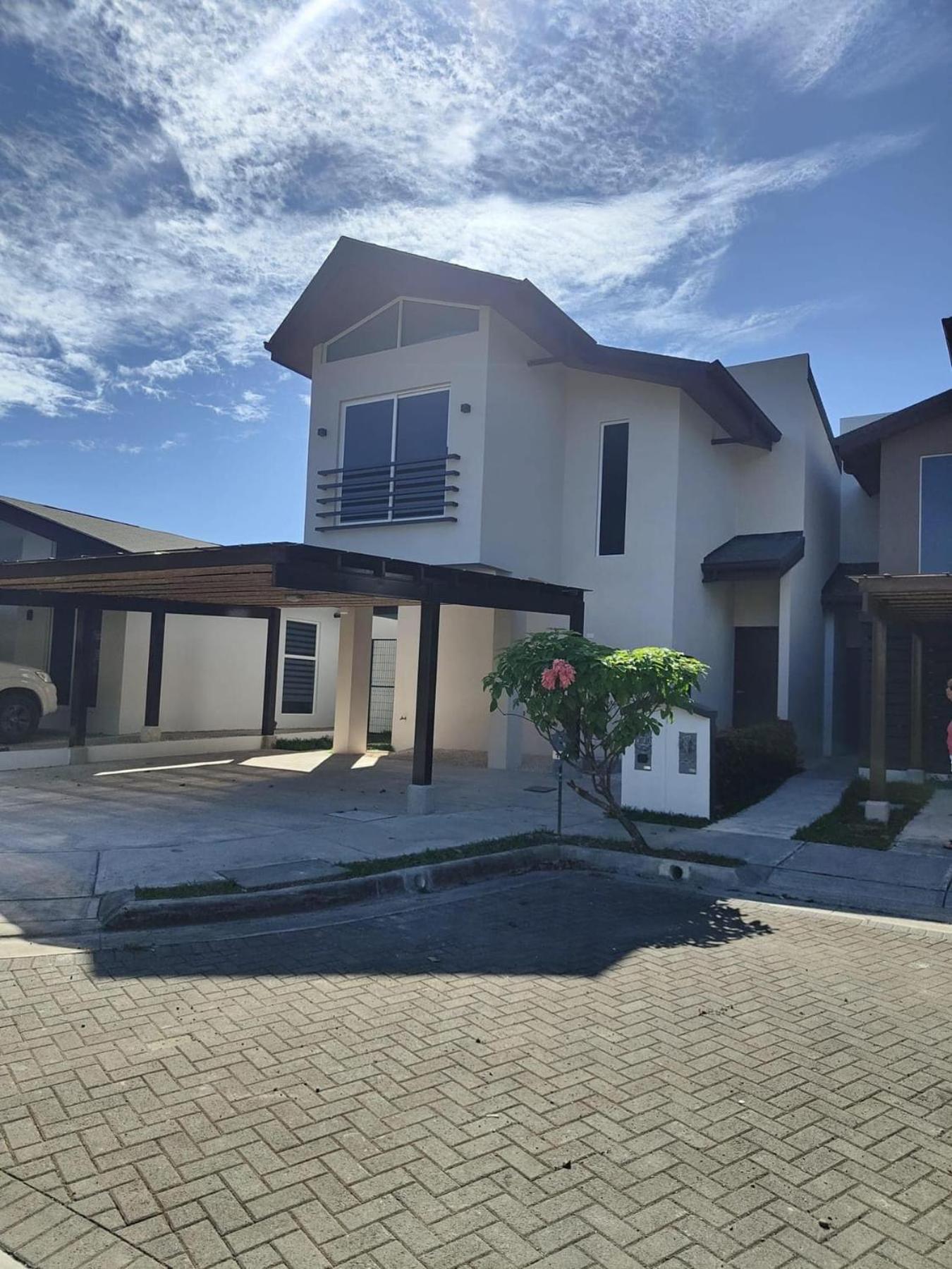 Three-Bedroom House photo 3