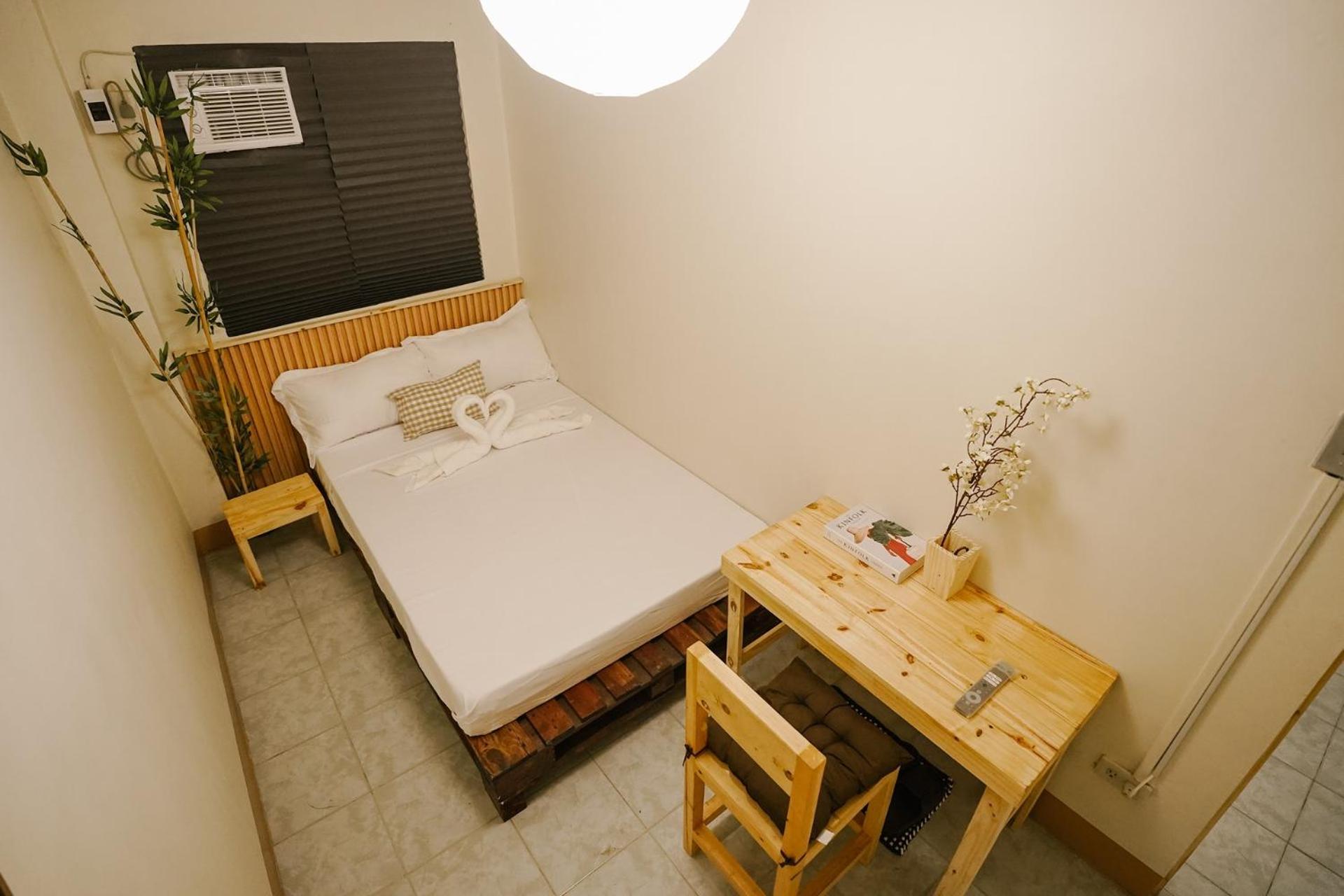 Twin Room with Shared Bathroom photo 2