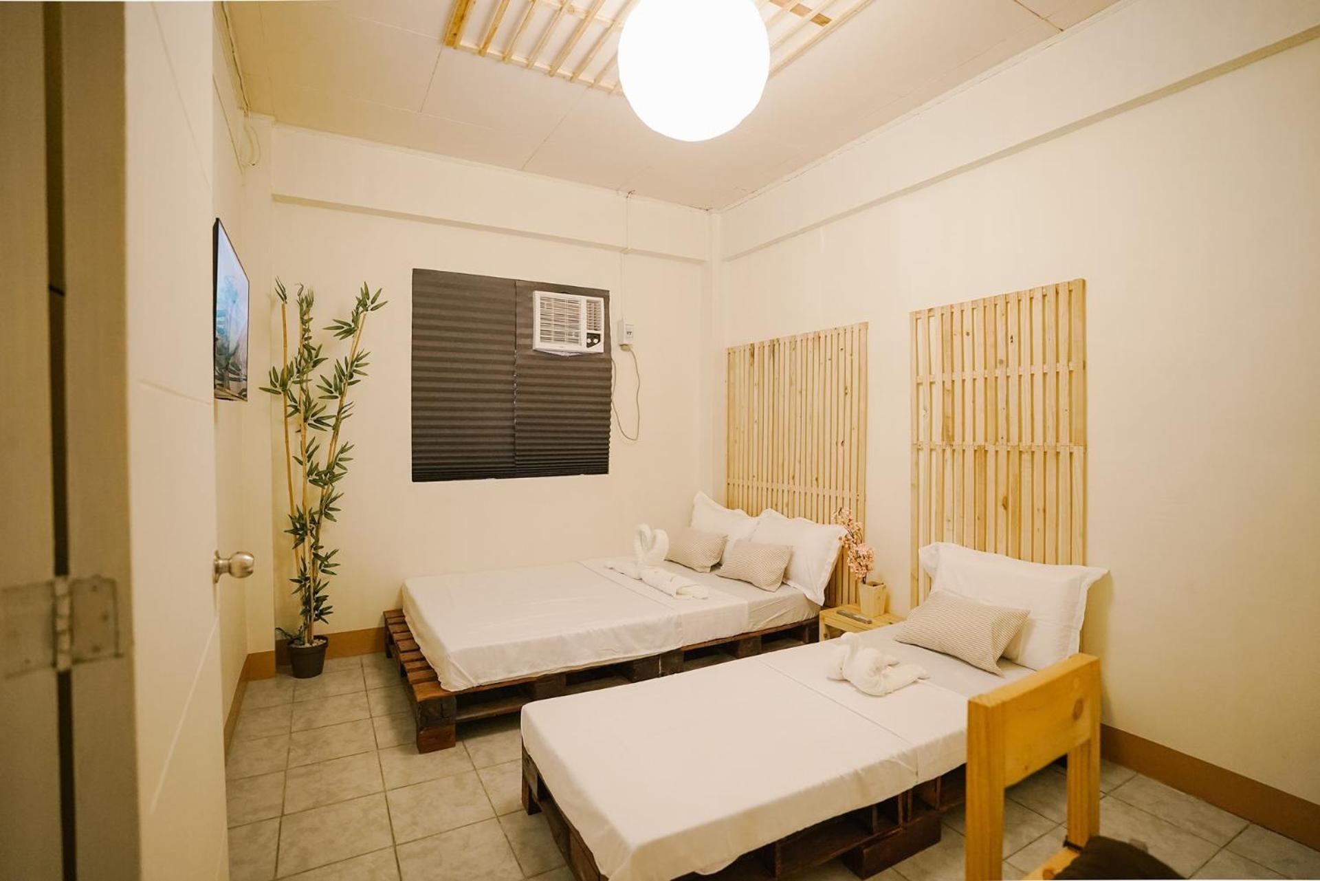 Twin Room with Shared Bathroom photo 3